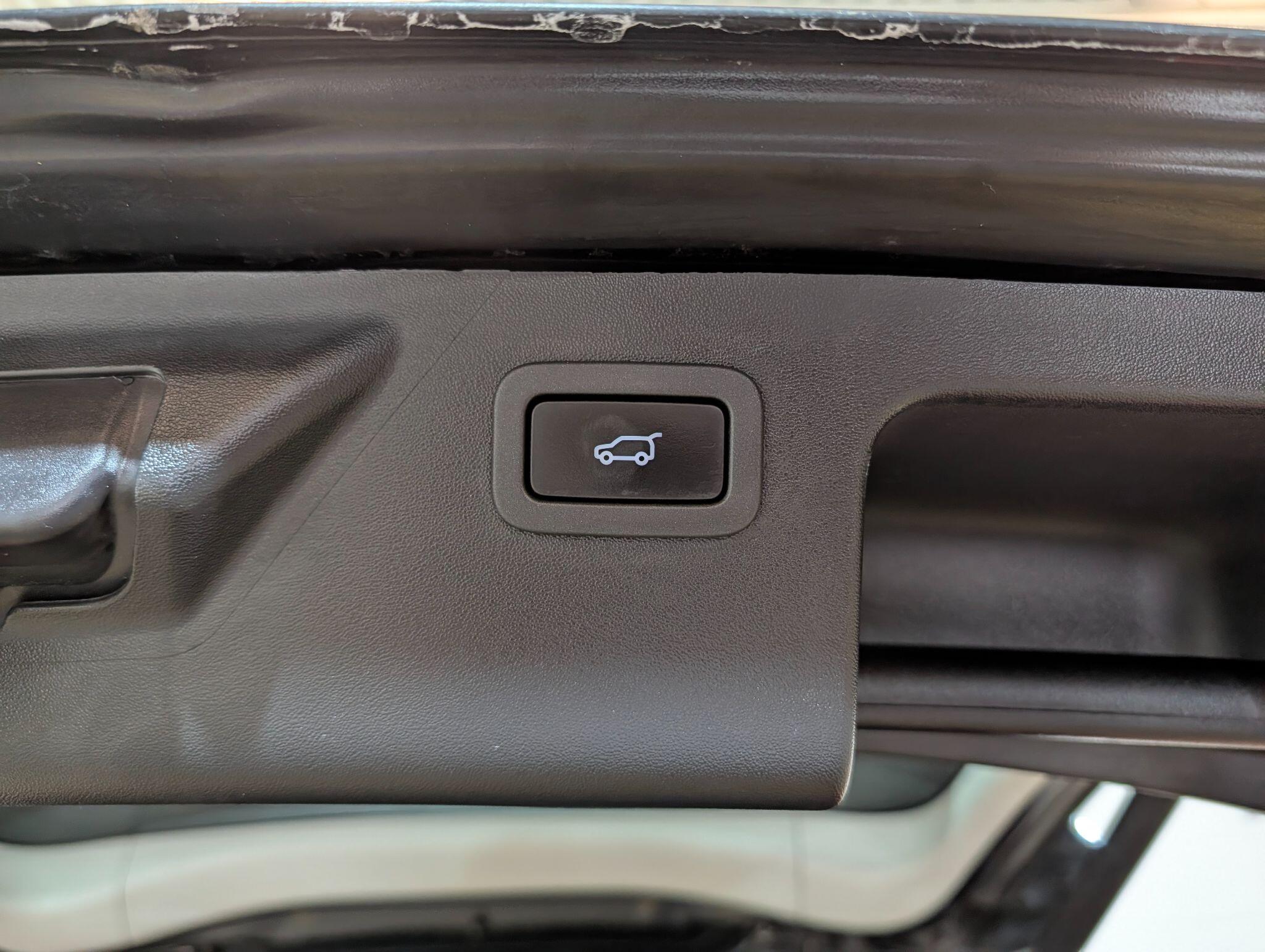 Land Rover Discovery Sport view 39