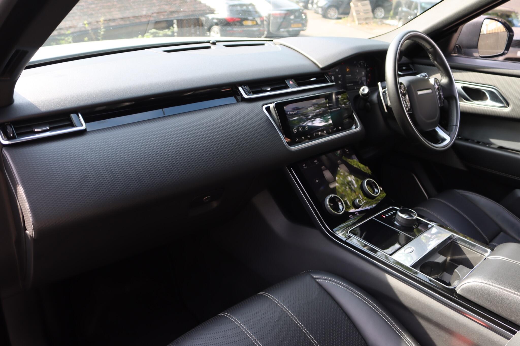 Land Rover Range Rover Velar view 3