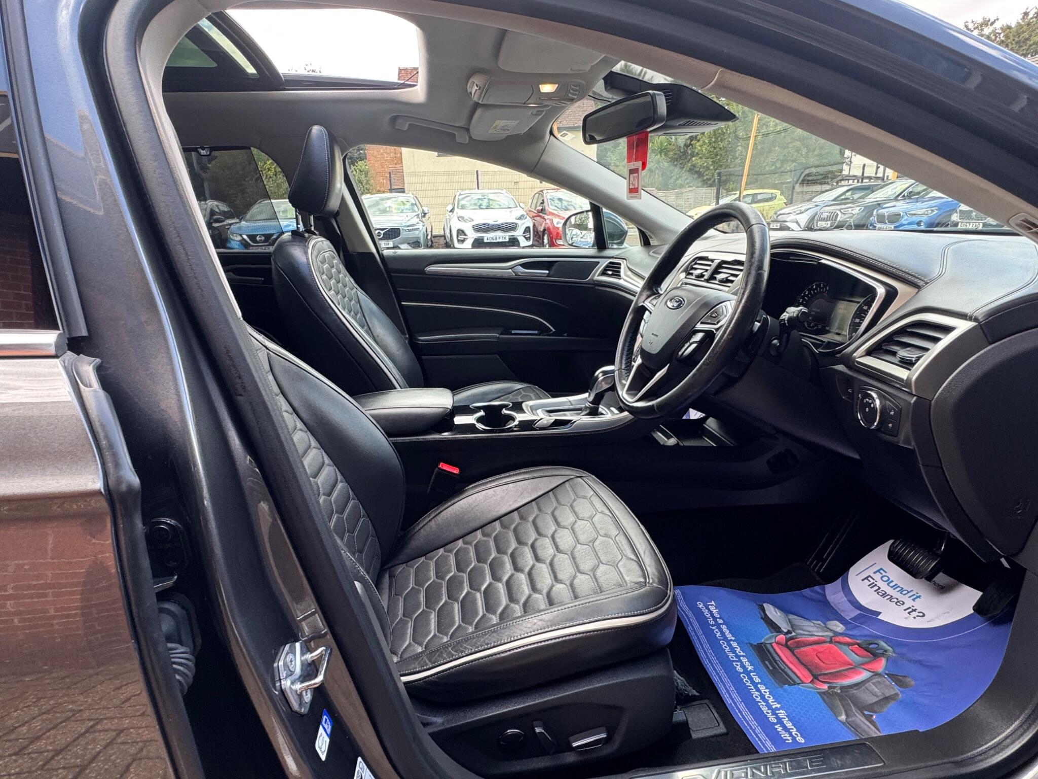 Ford Mondeo view 15
