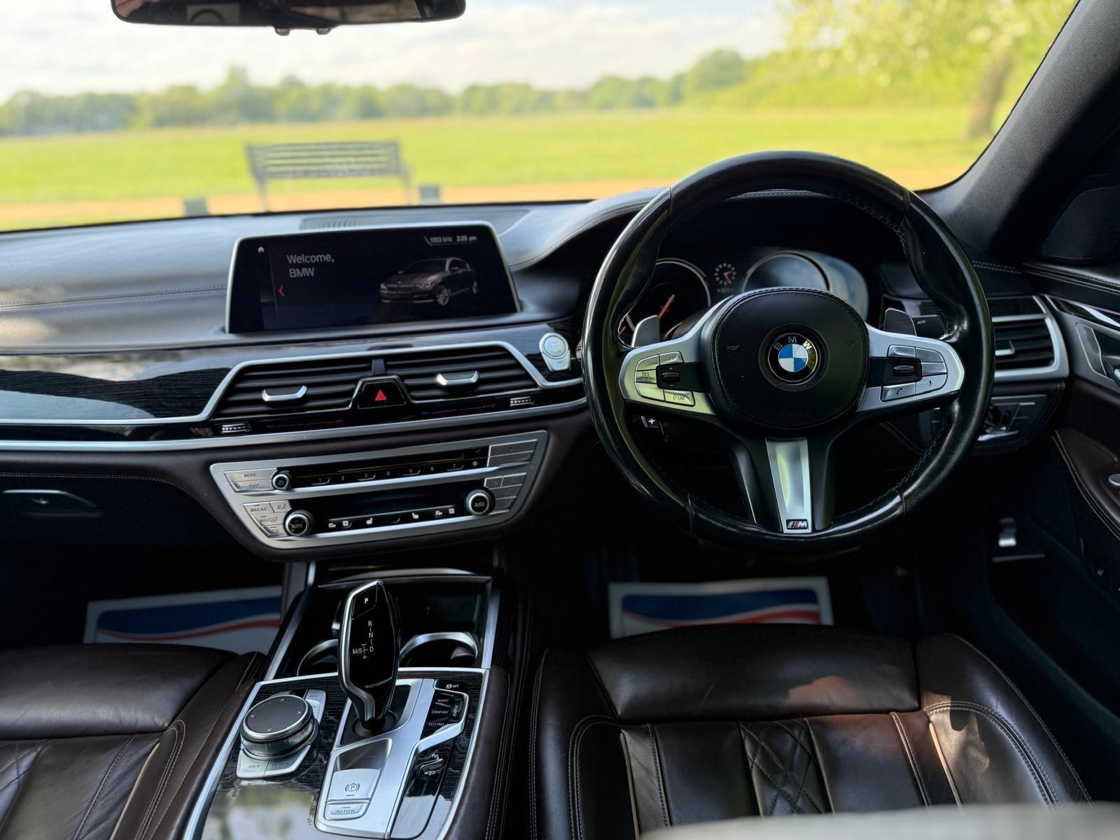 BMW 7 Series view 19
