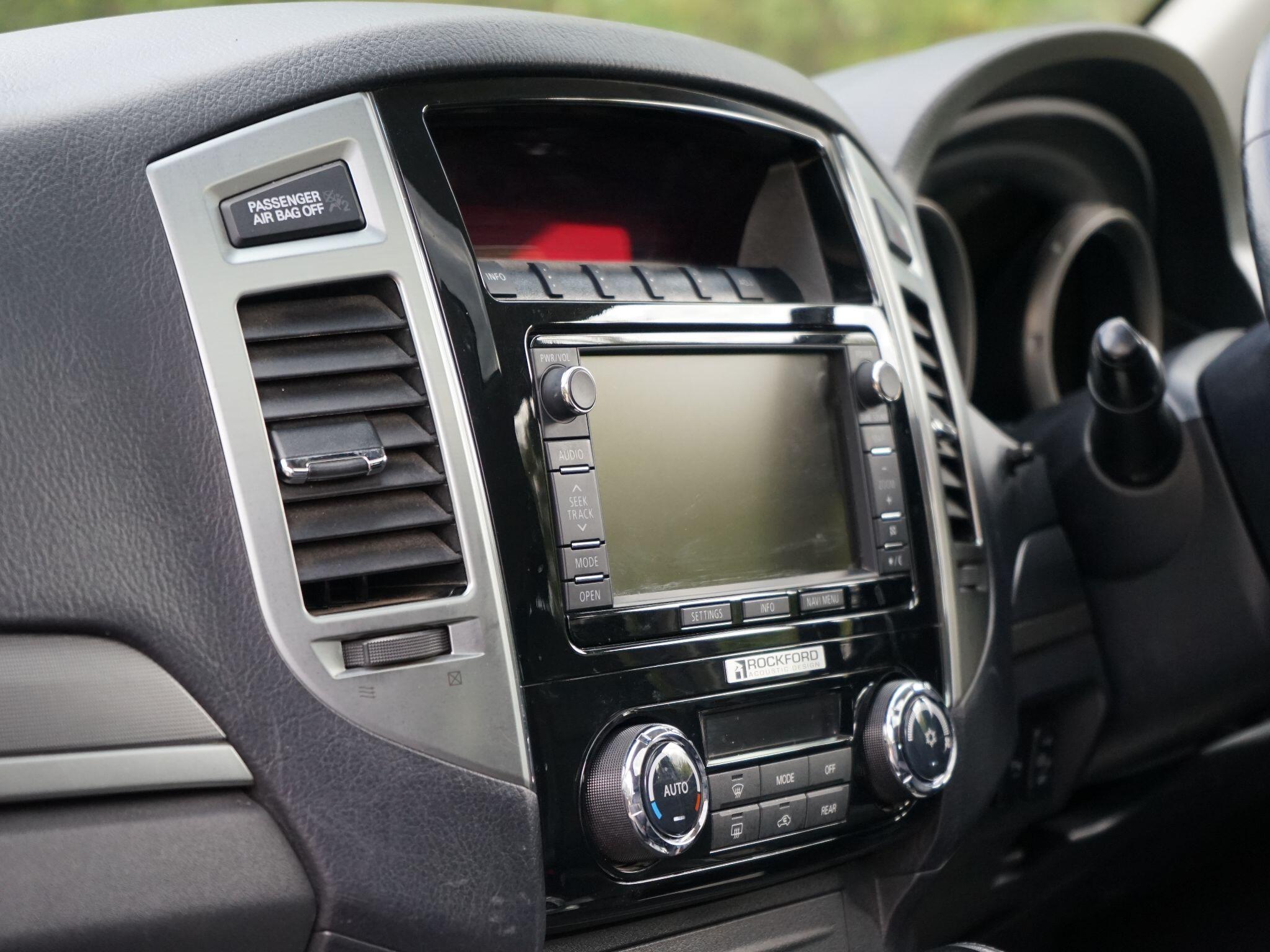 Mitsubishi Shogun view 19