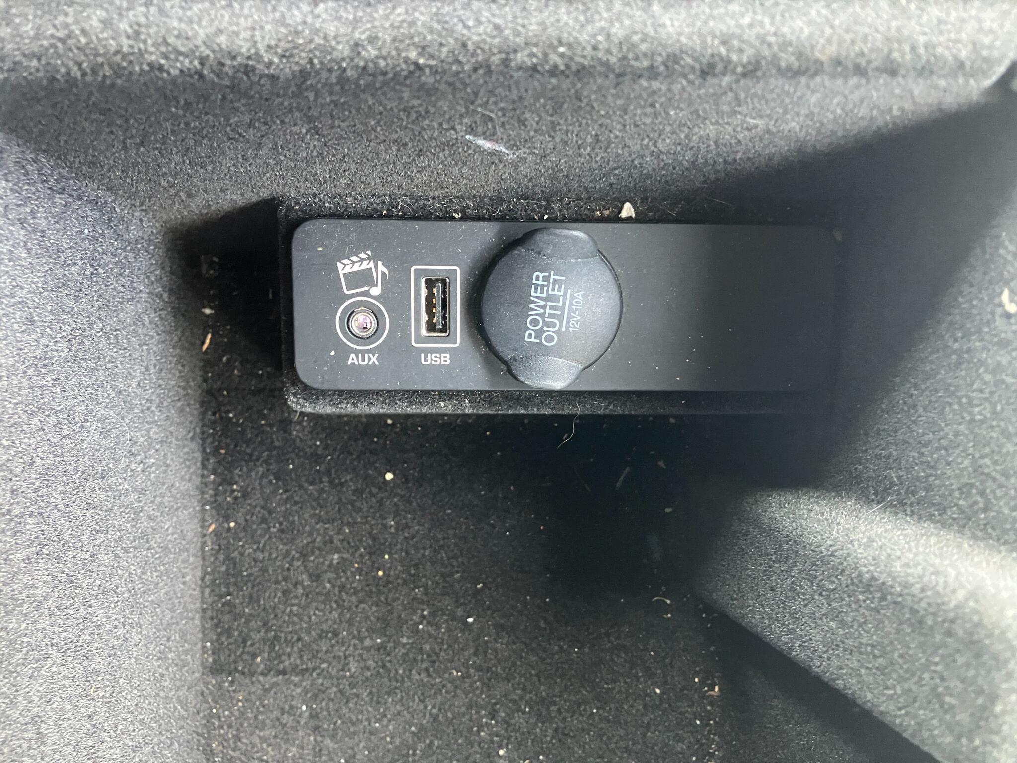 Jaguar XF view 24