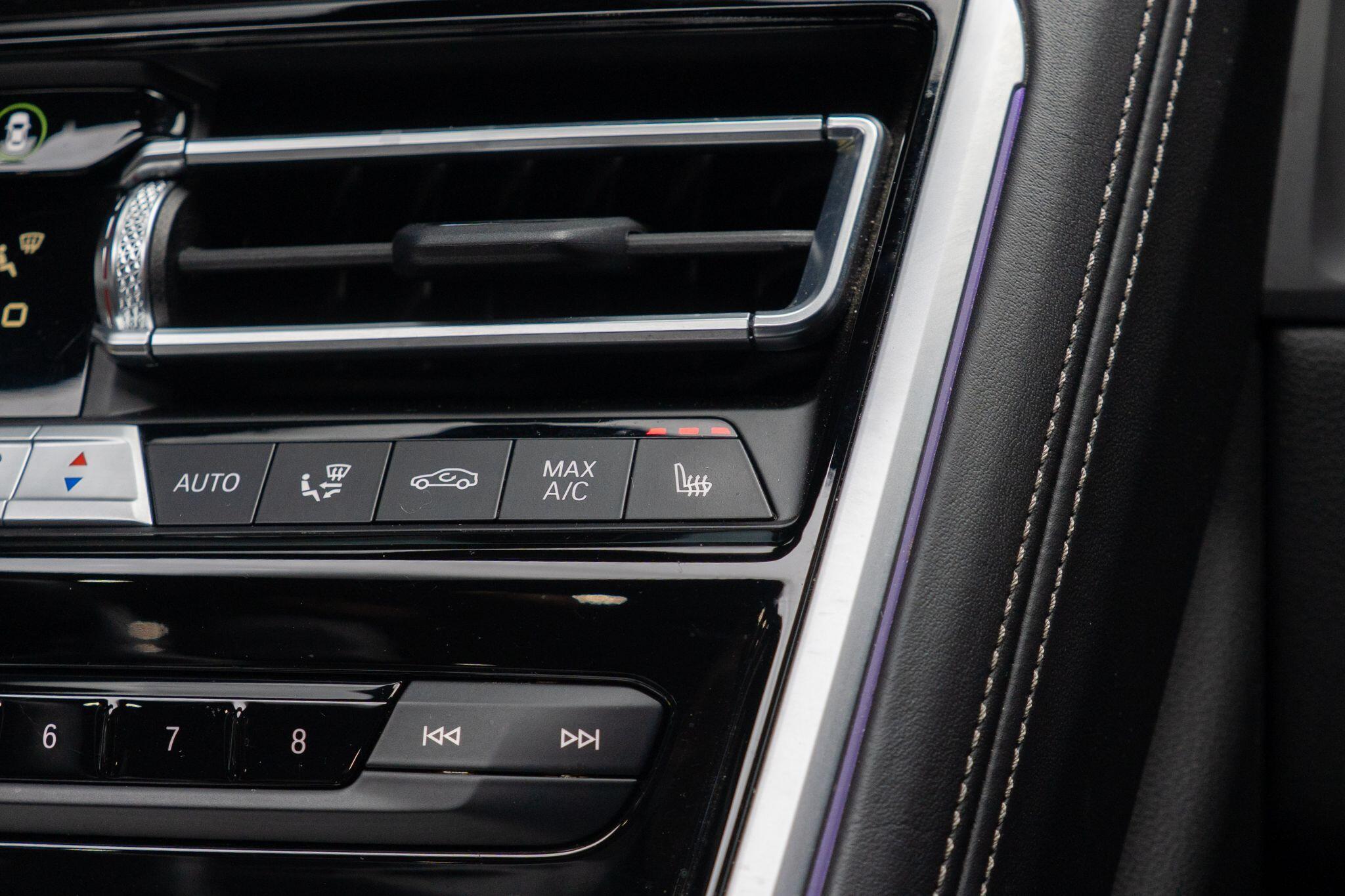 BMW 8 Series view 21