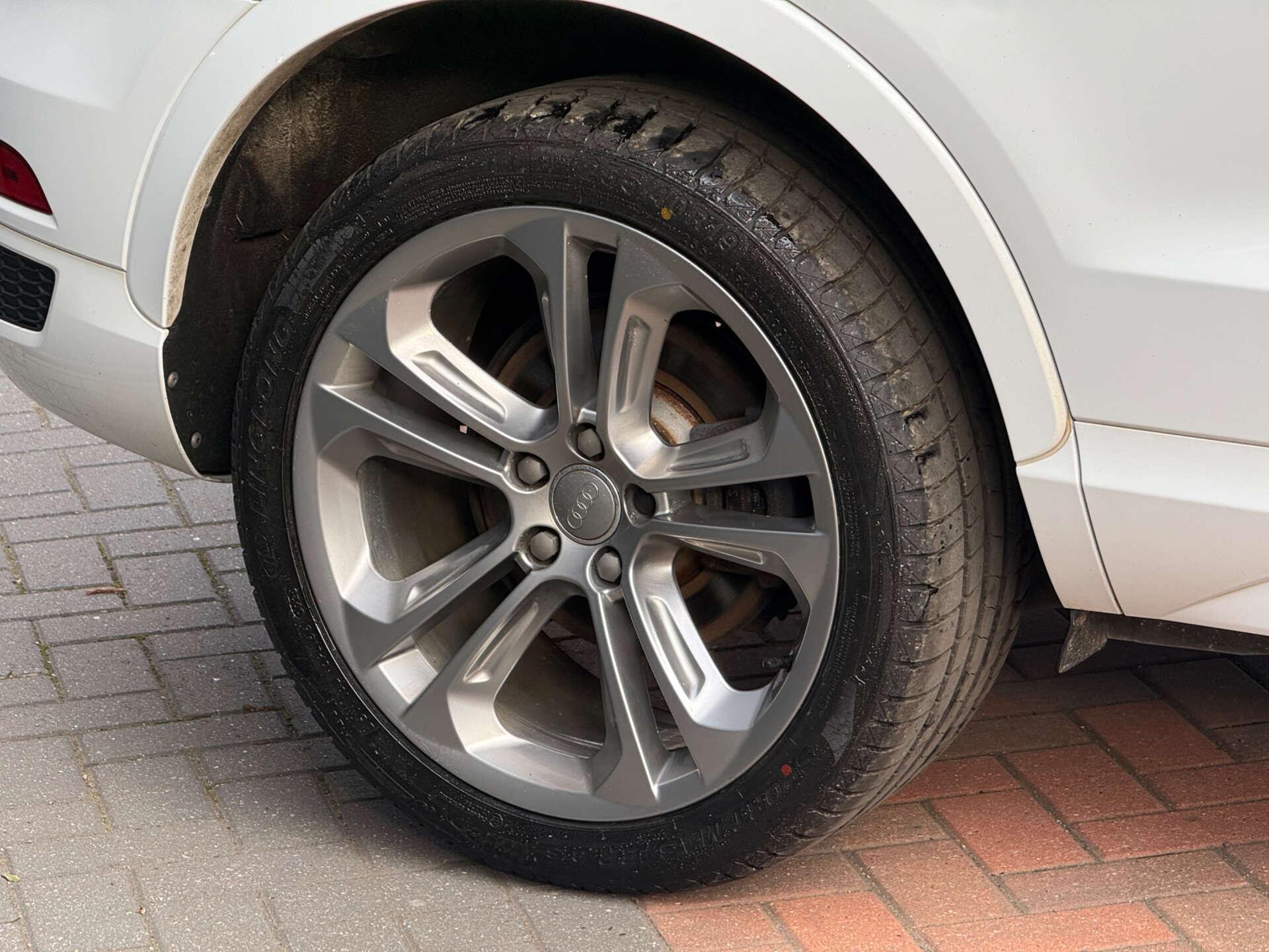 Audi Q3 view 17