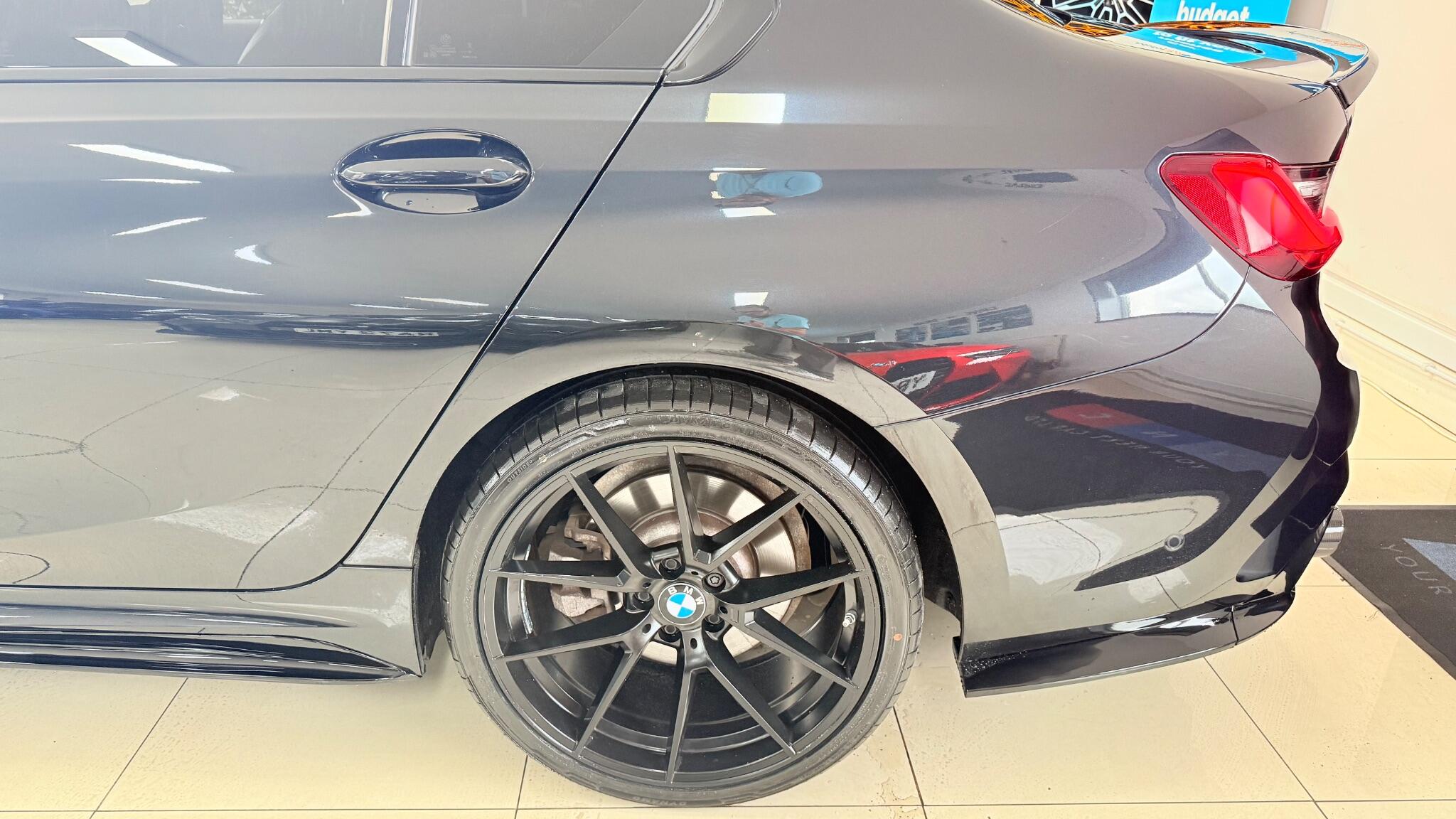 BMW 3 Series view 37