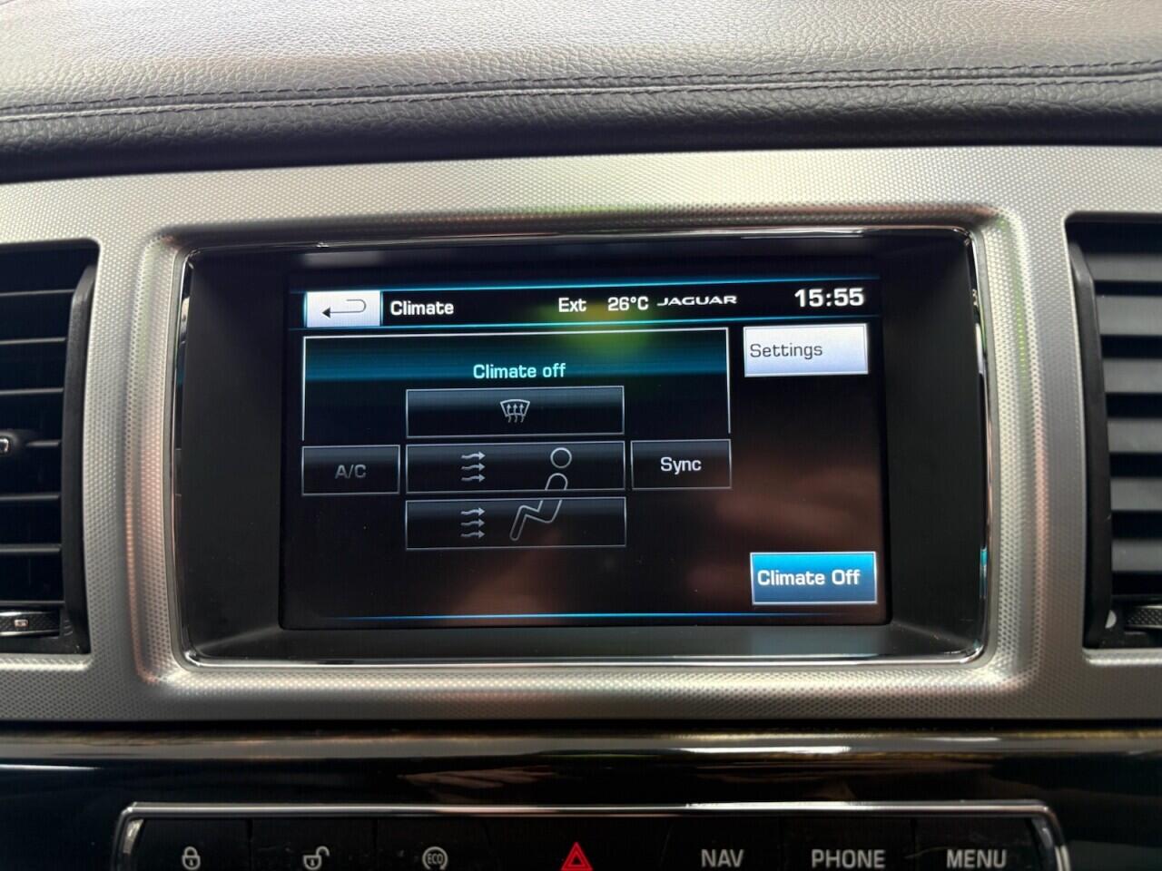 Jaguar XF view 23