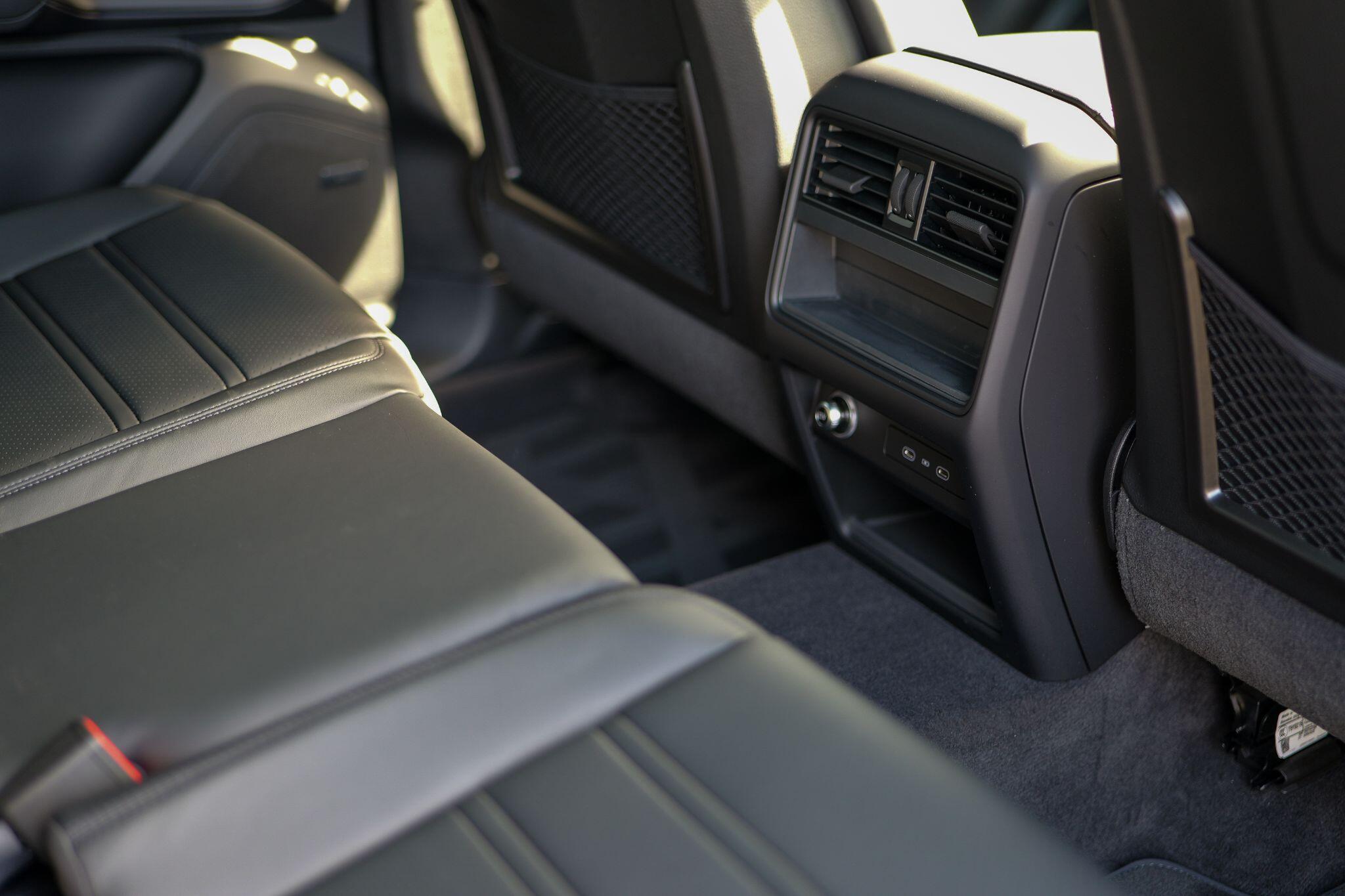 Porsche Cayenne view 29