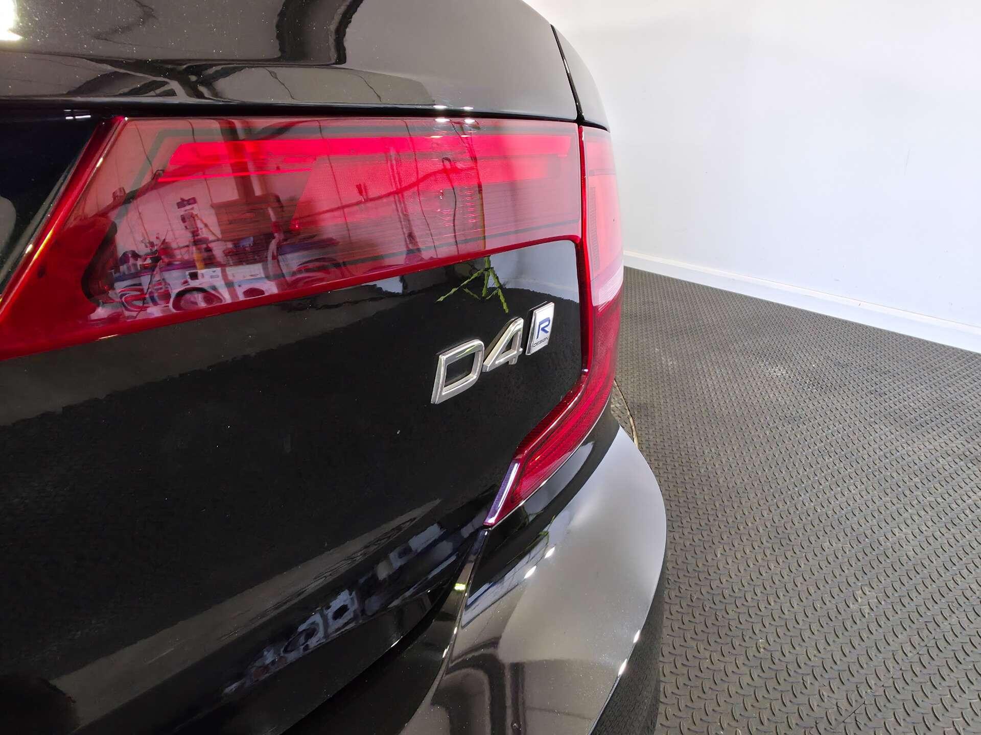 Volvo S90 view 9