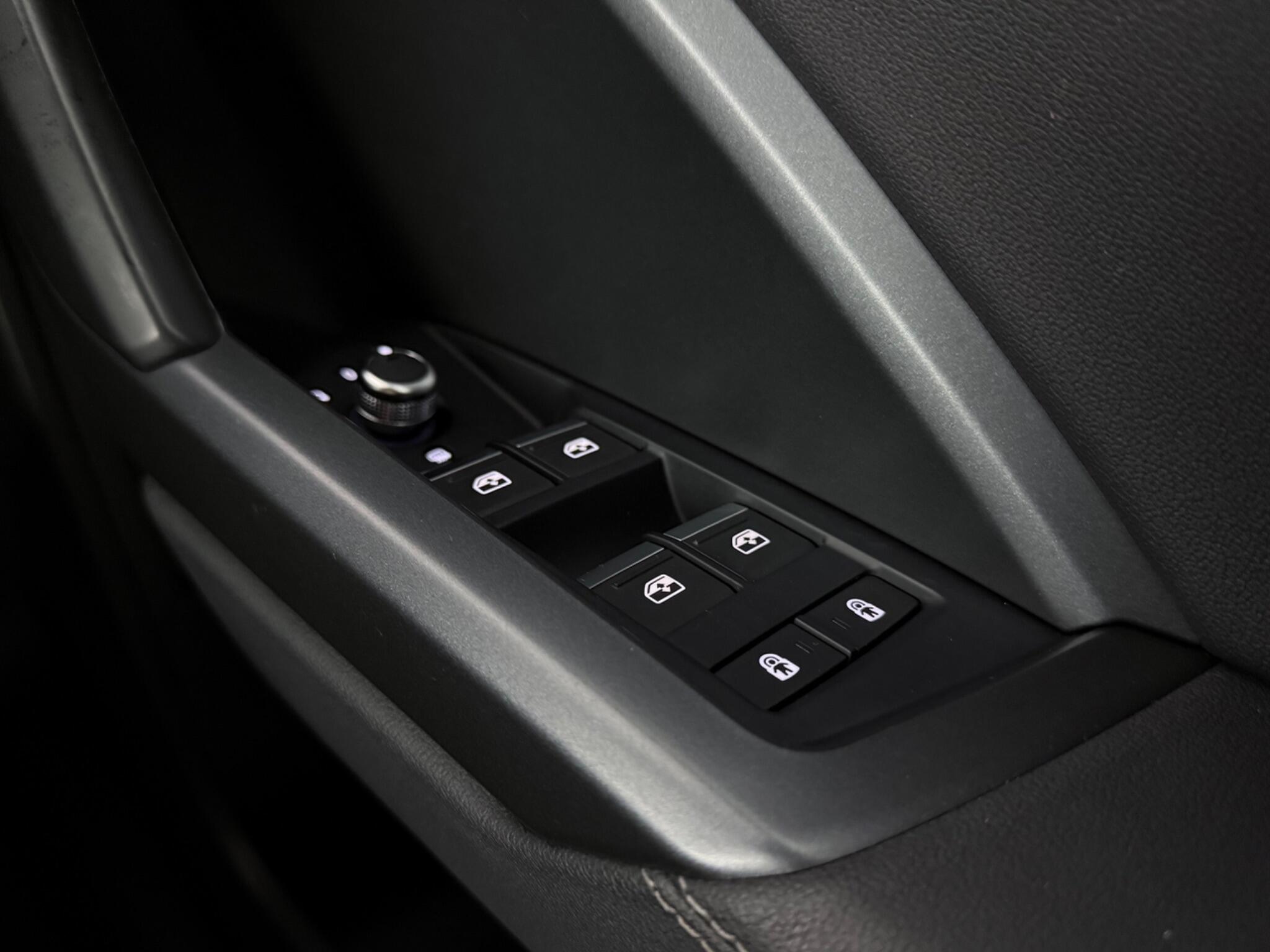 Audi Q3 view 17