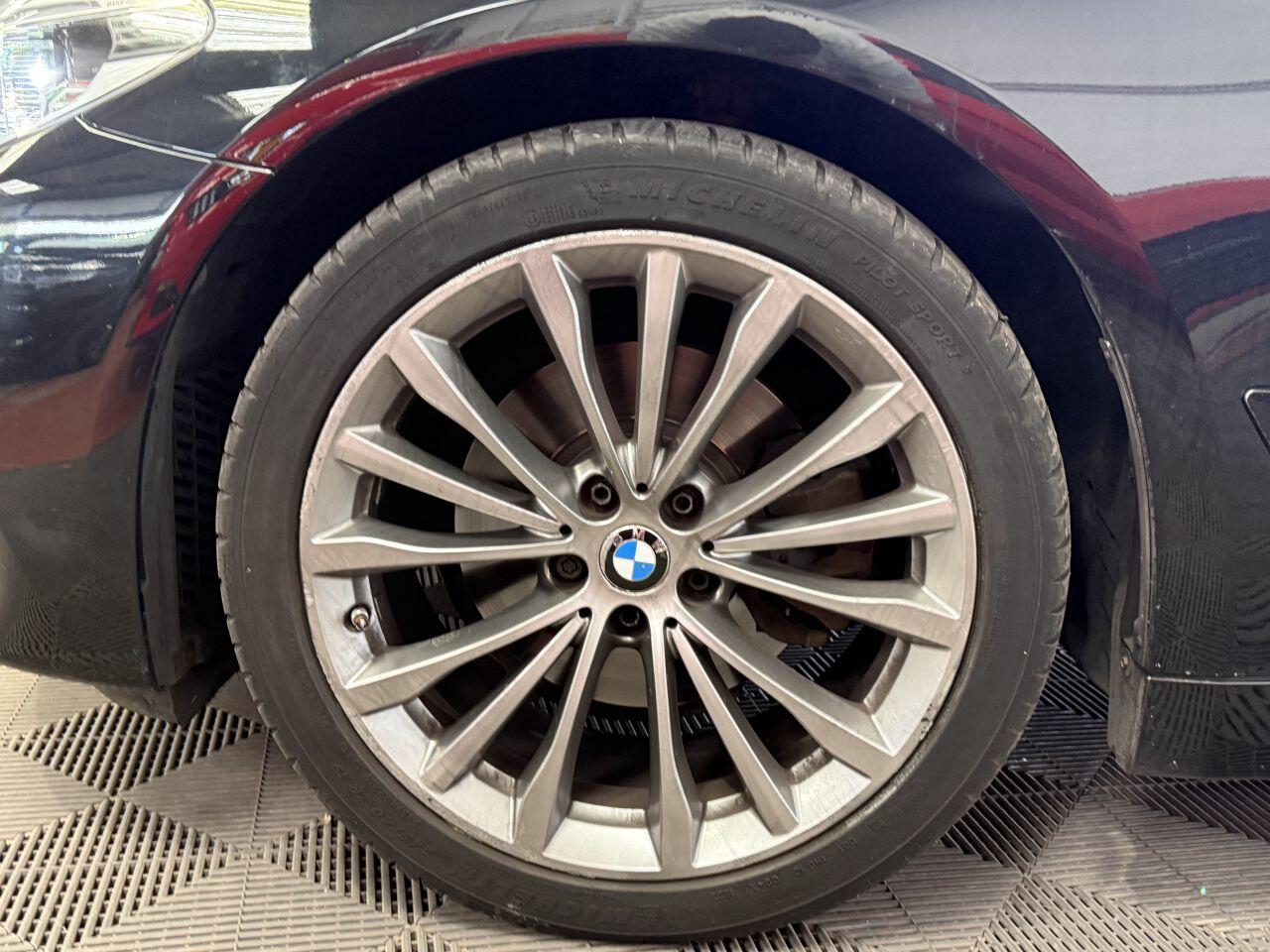 BMW 5 Series view 22