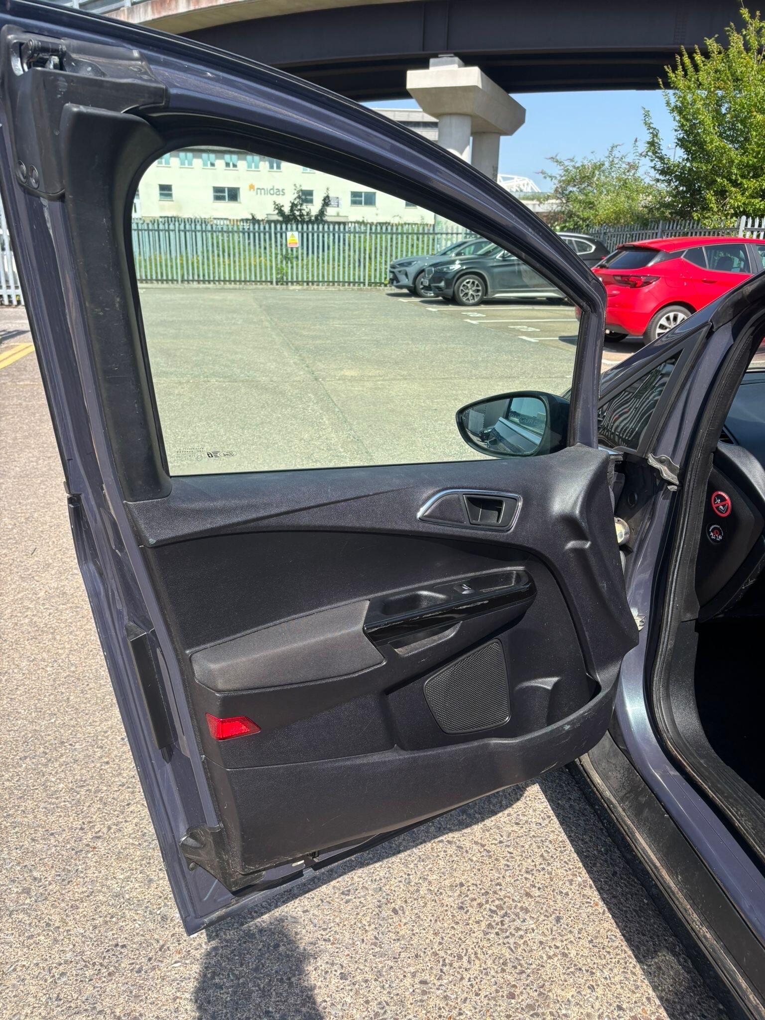 Ford B-Max view 37