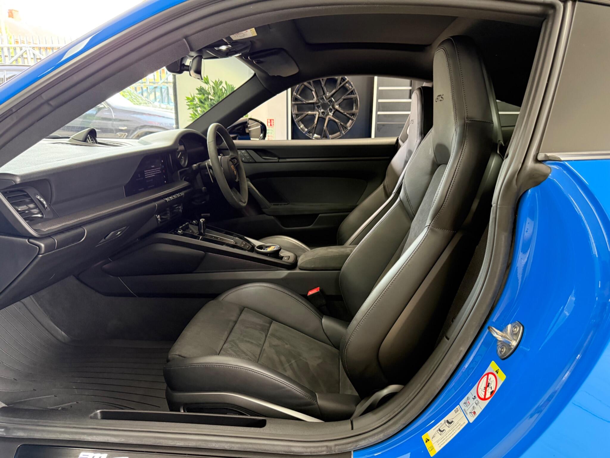 Porsche 911 view 70