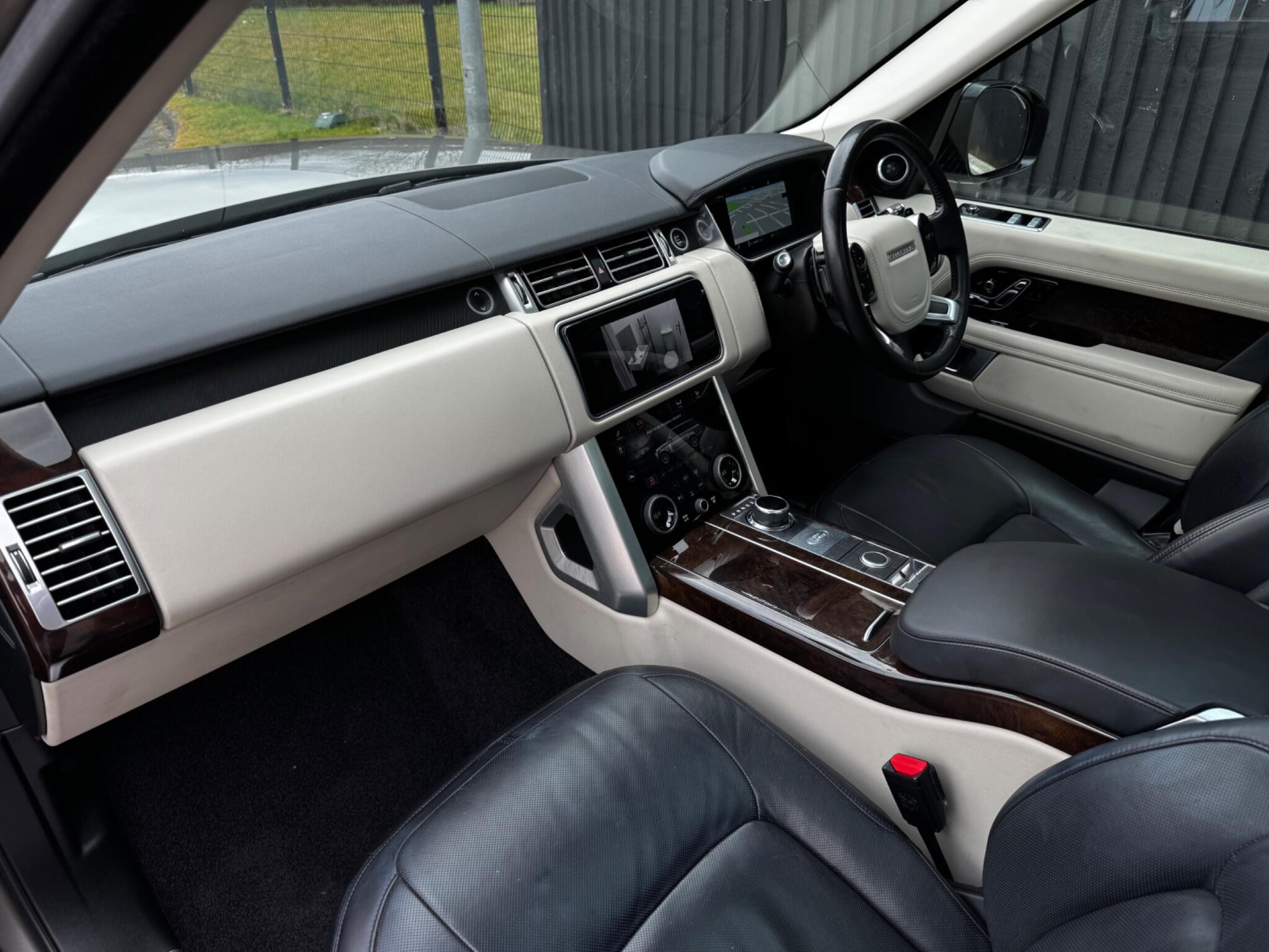 Land Rover Range Rover view 17