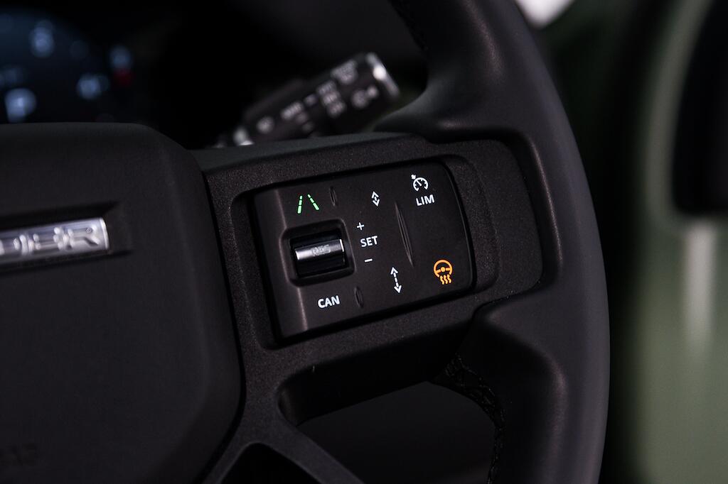Land Rover Defender view 30