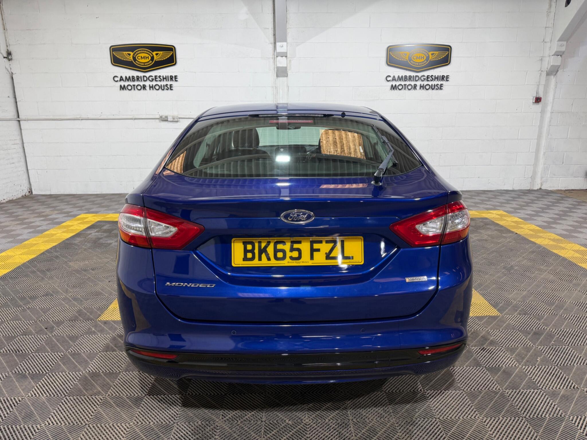 Ford Mondeo view 70