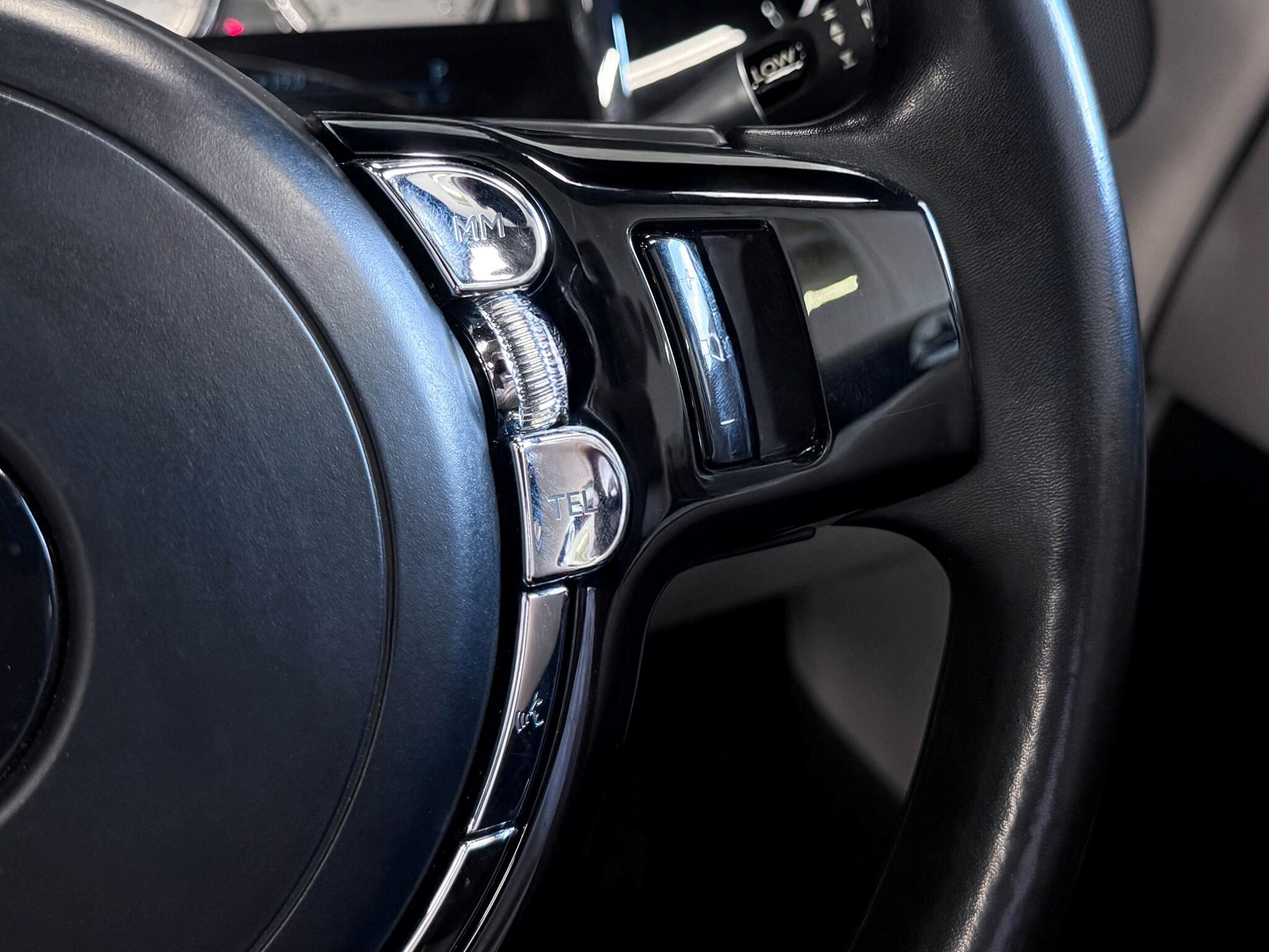 Rolls-Royce Dawn view 41