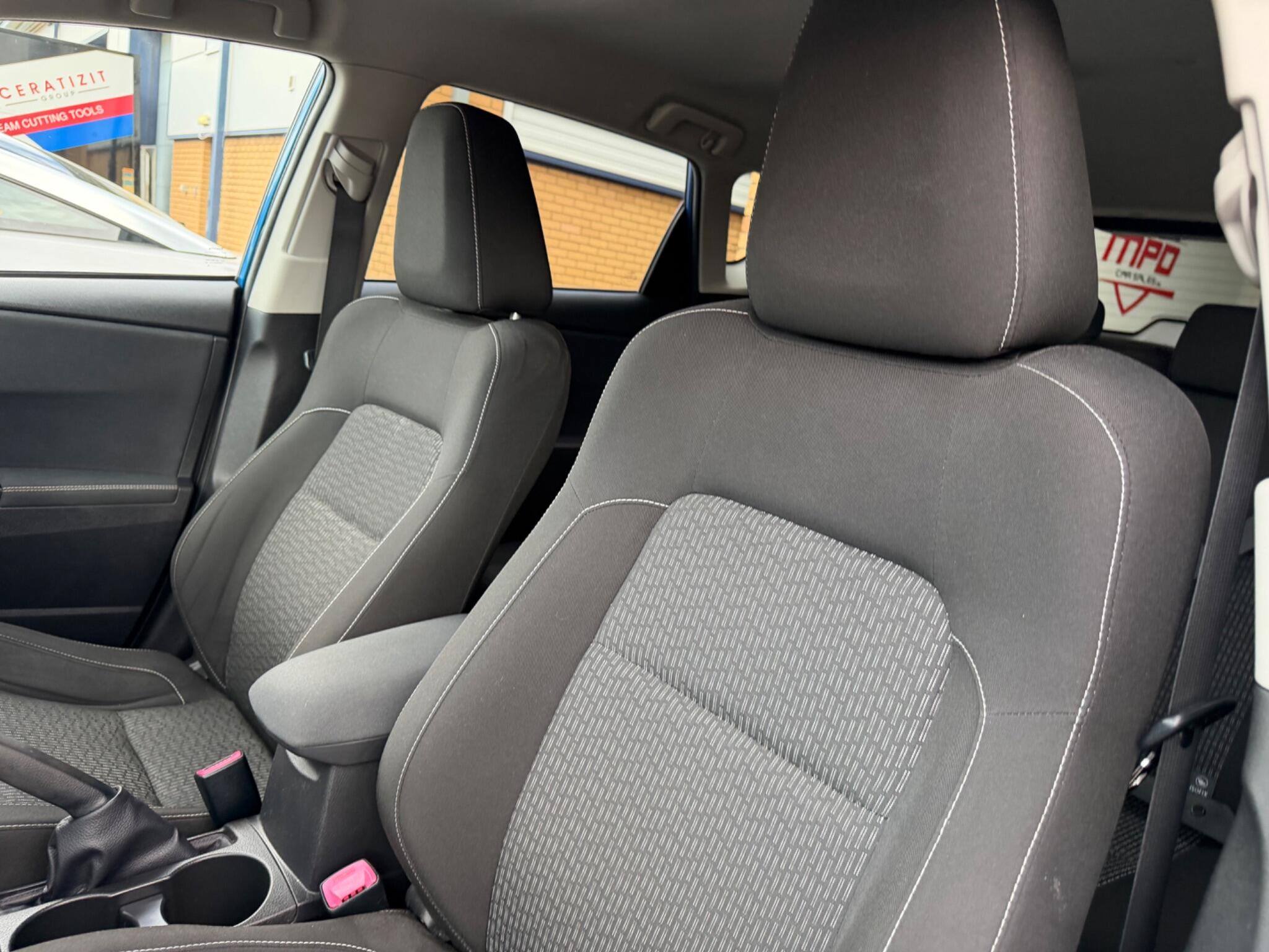 Toyota Auris view 63