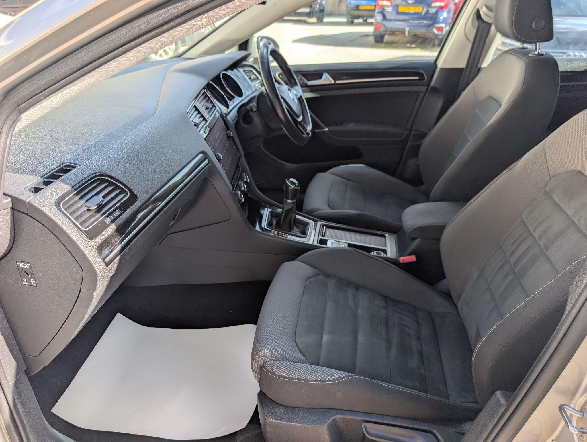 Volkswagen Golf view 16