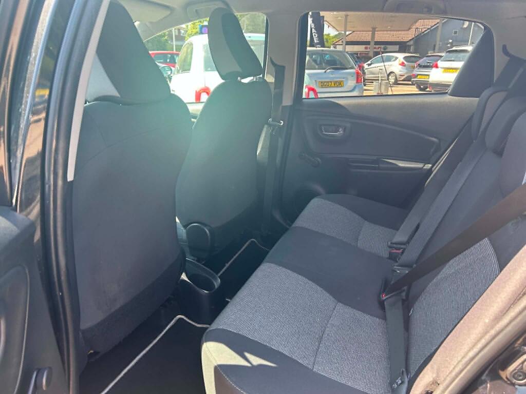 Toyota Yaris view 14