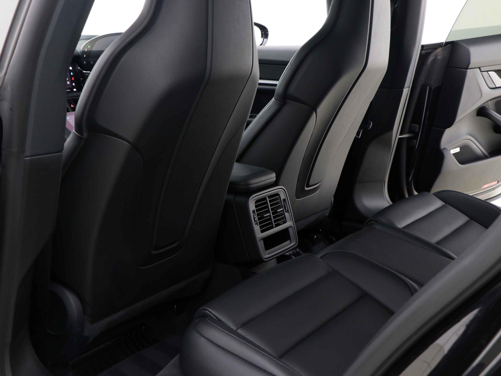Porsche Taycan view 26
