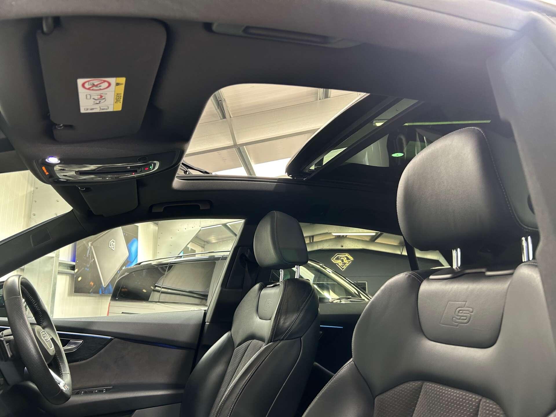 Audi Q8 view 20