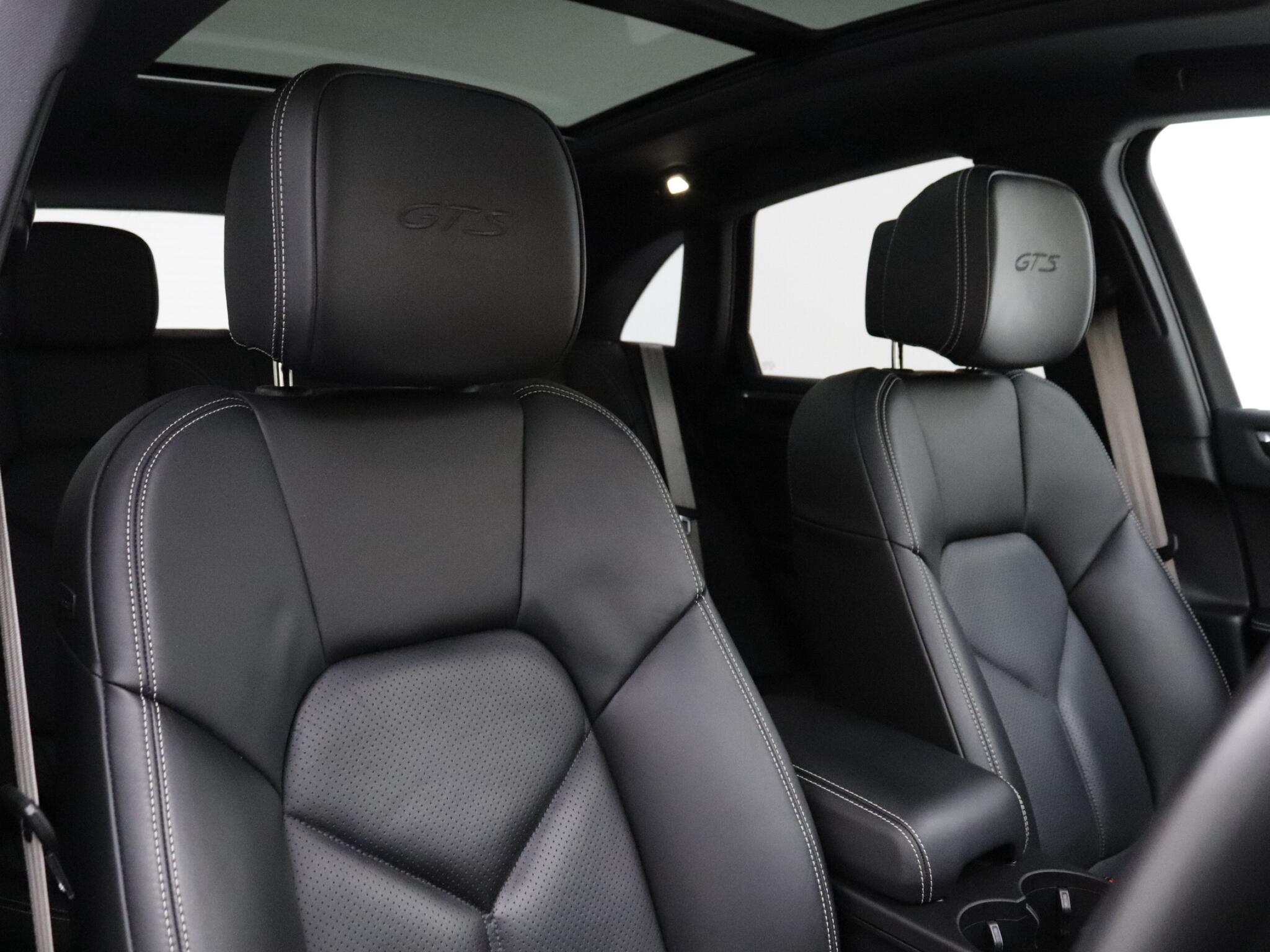 Porsche Macan view 31