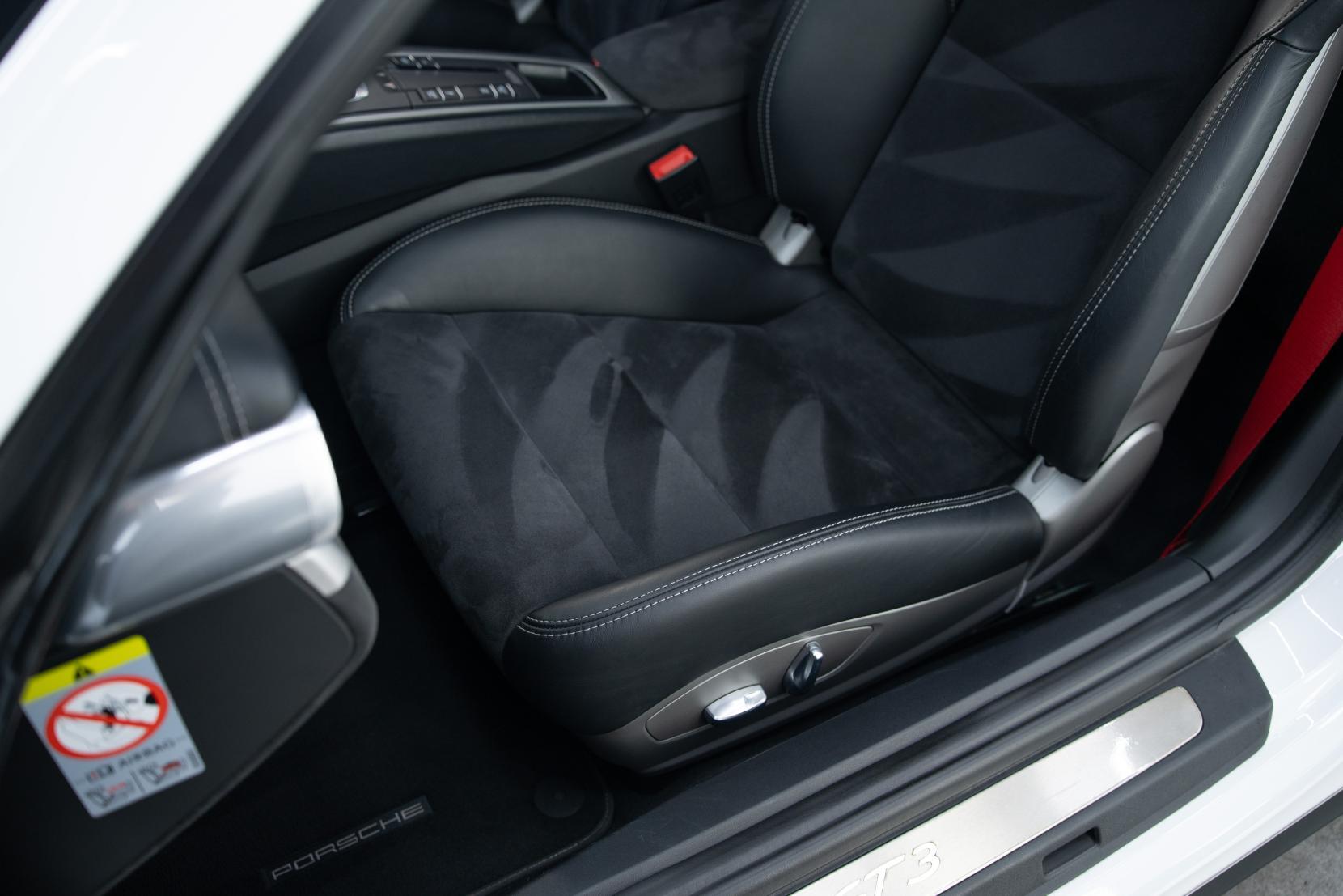 Porsche 911 view 18