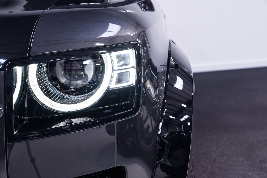 Land Rover Defender view 9