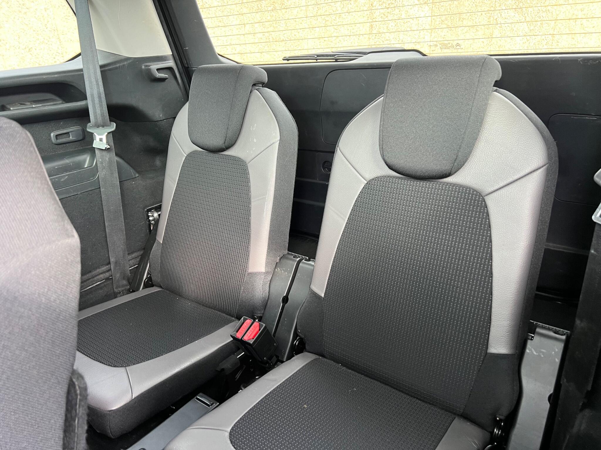Citroen Grand C4 Picasso view 46