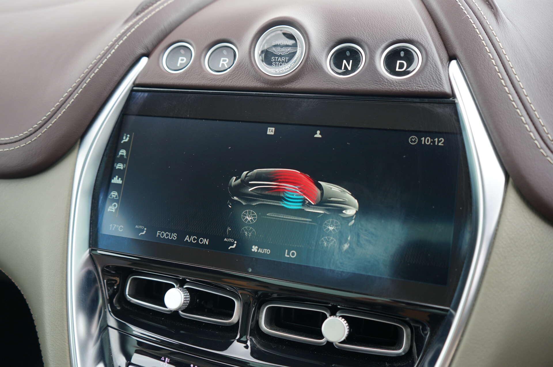 Aston Martin DBX view 27