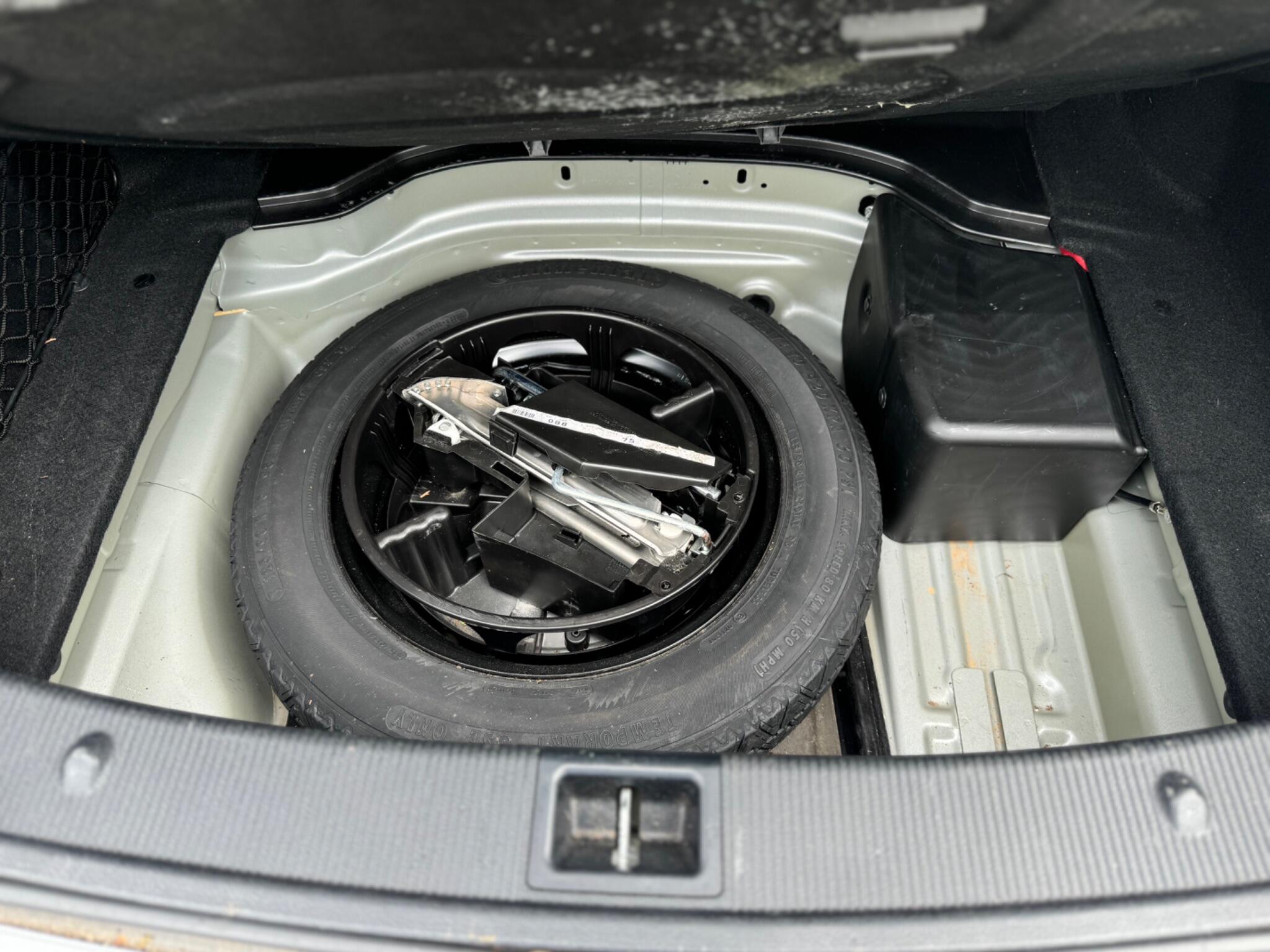 Mercedes-Benz C-Class view 49