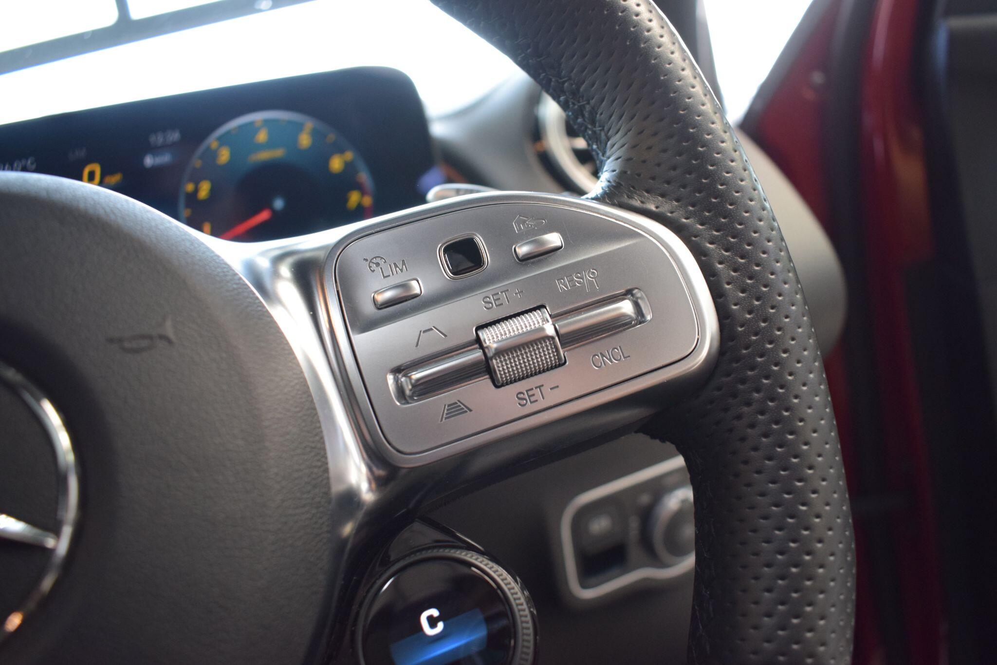 Mercedes-Benz GLB view 19