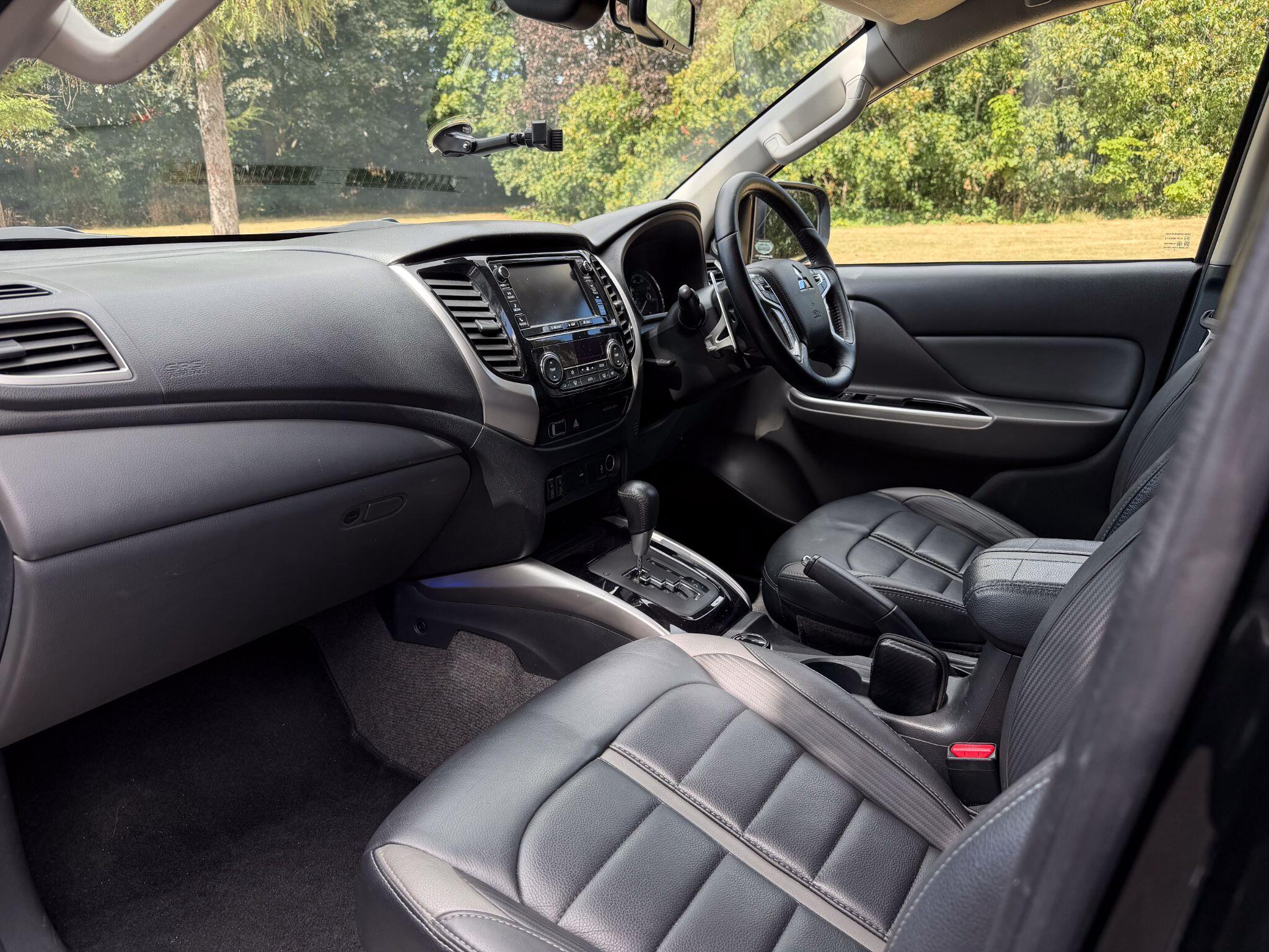 Mitsubishi L200 view 10