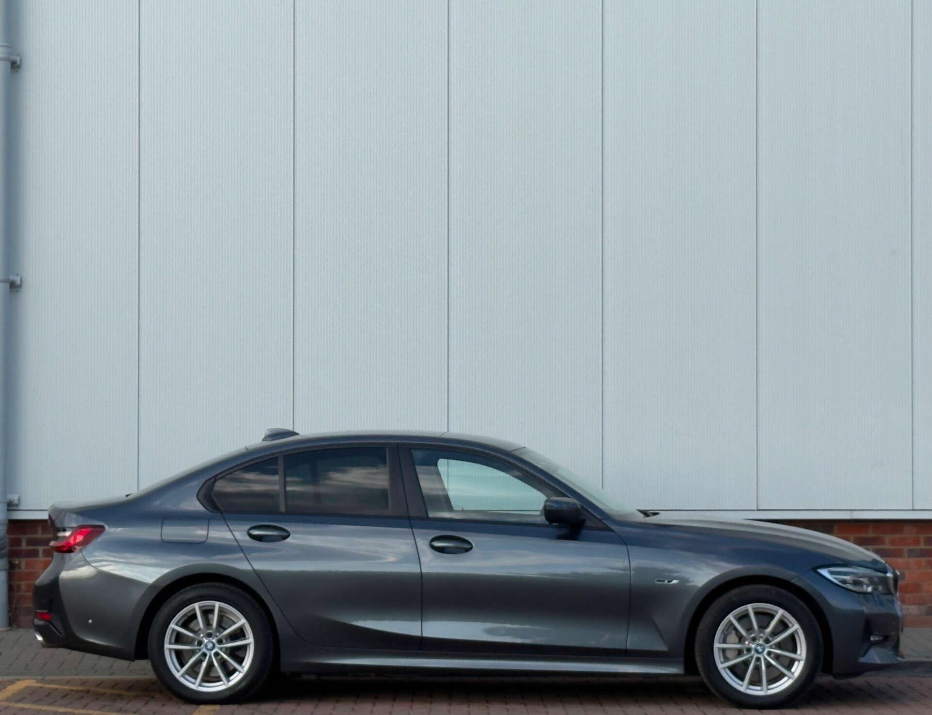 BMW 3 Series view 10