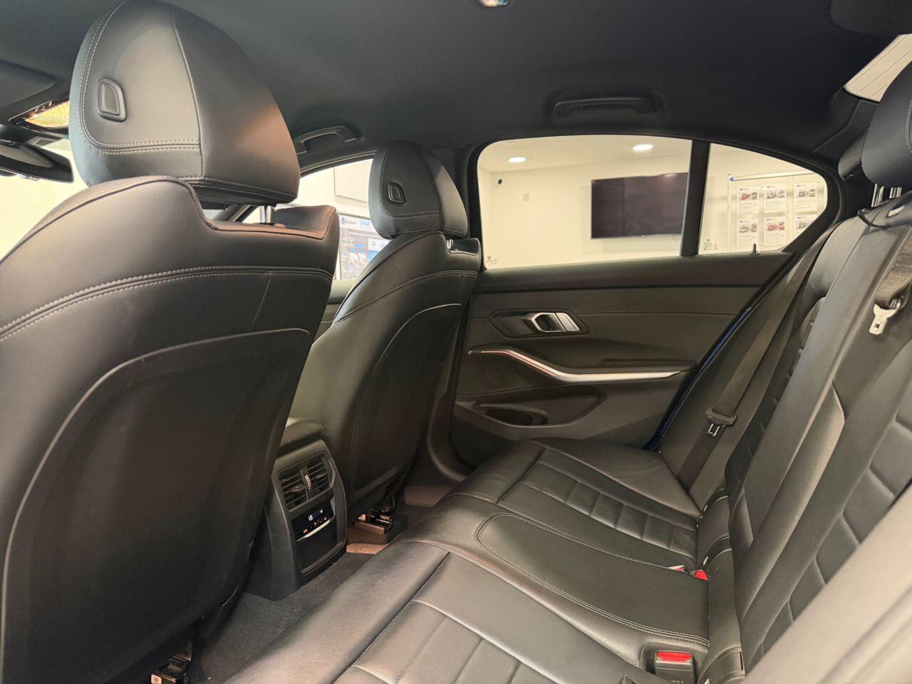 BMW 3 Series view 12
