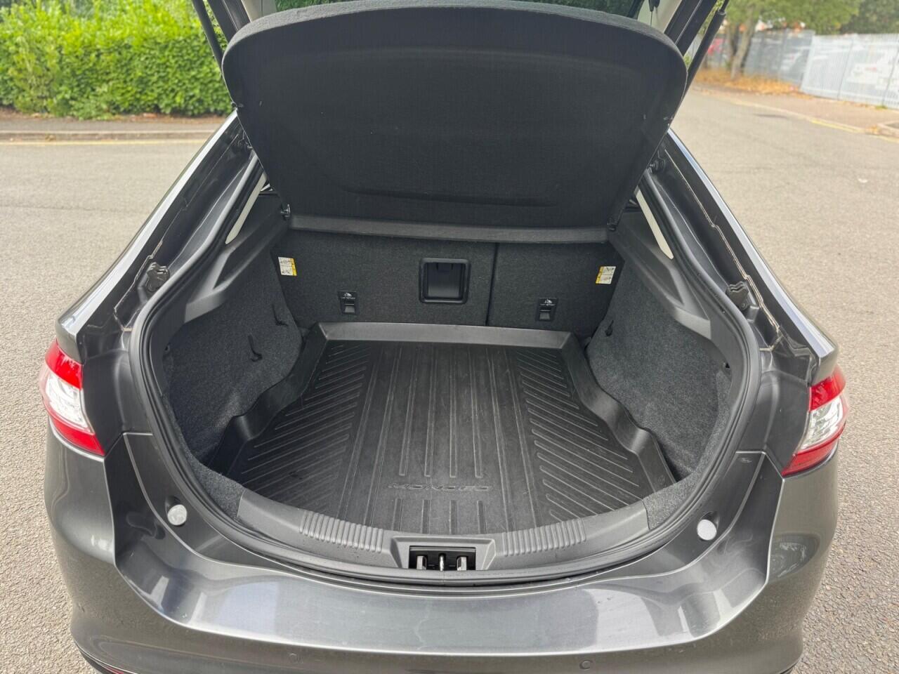 Ford Mondeo view 21