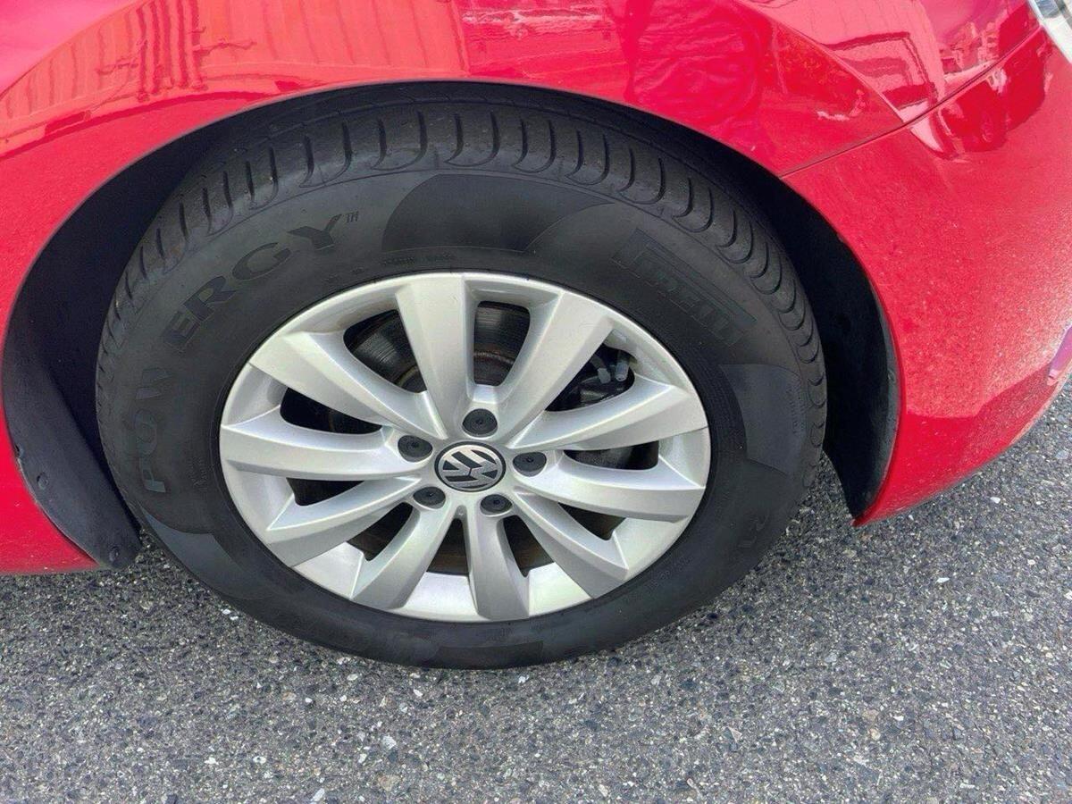 Volkswagen Beetle view 20
