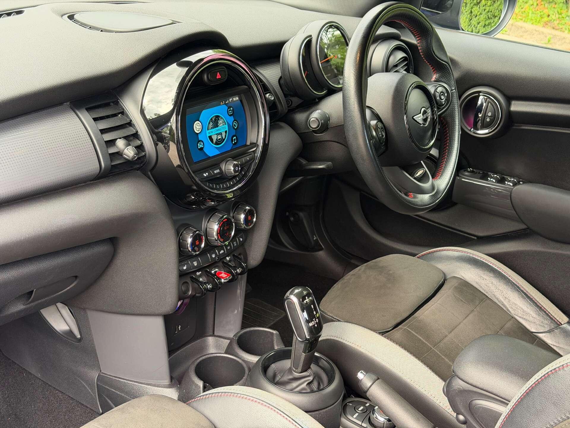 Mini Hatch view 20
