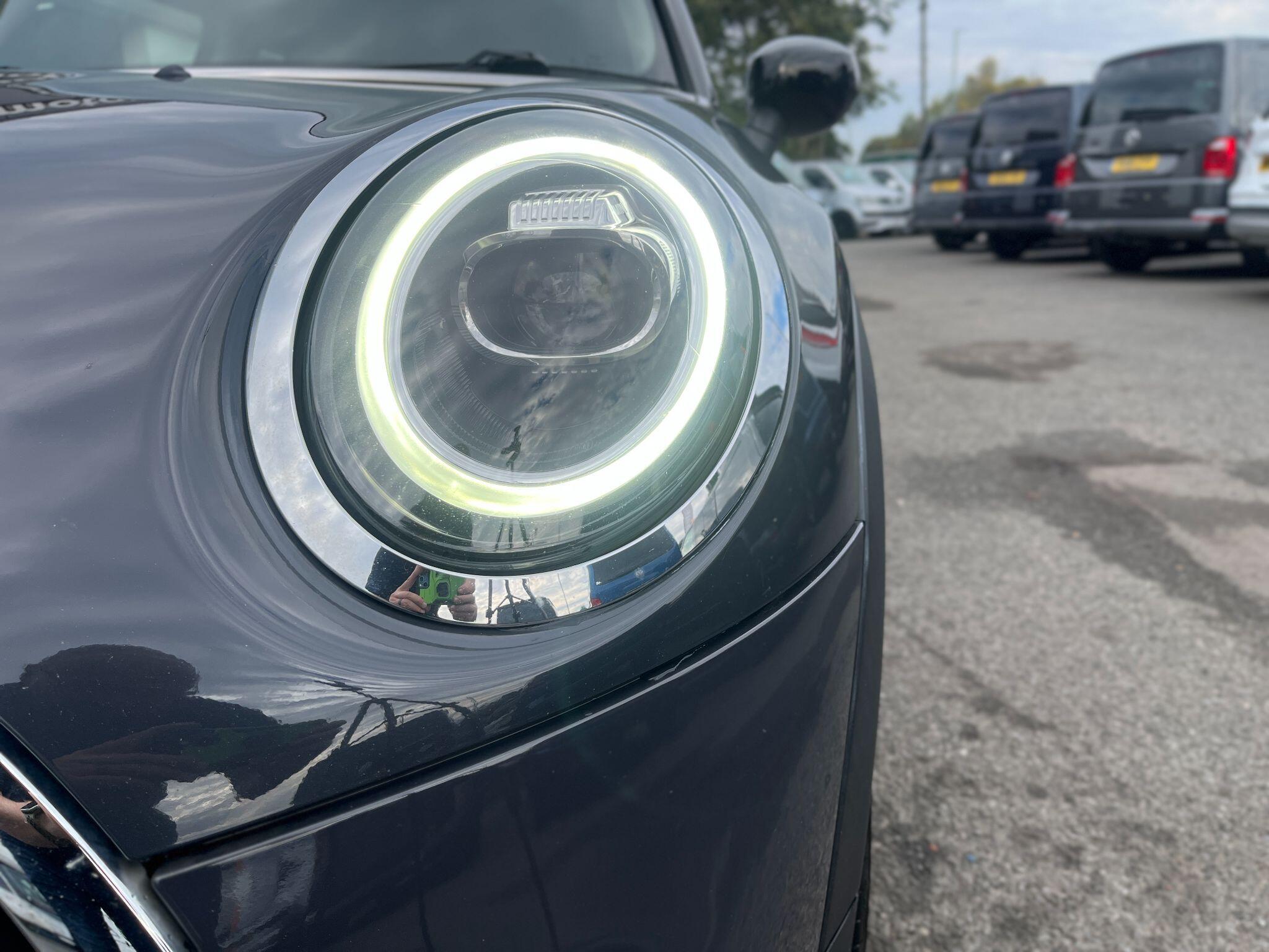 Mini Hatch view 11