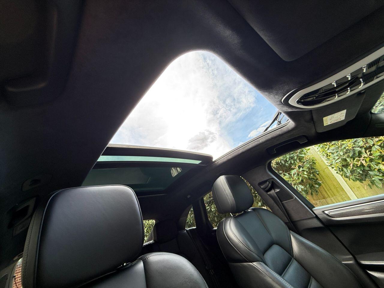 Porsche Macan view 19