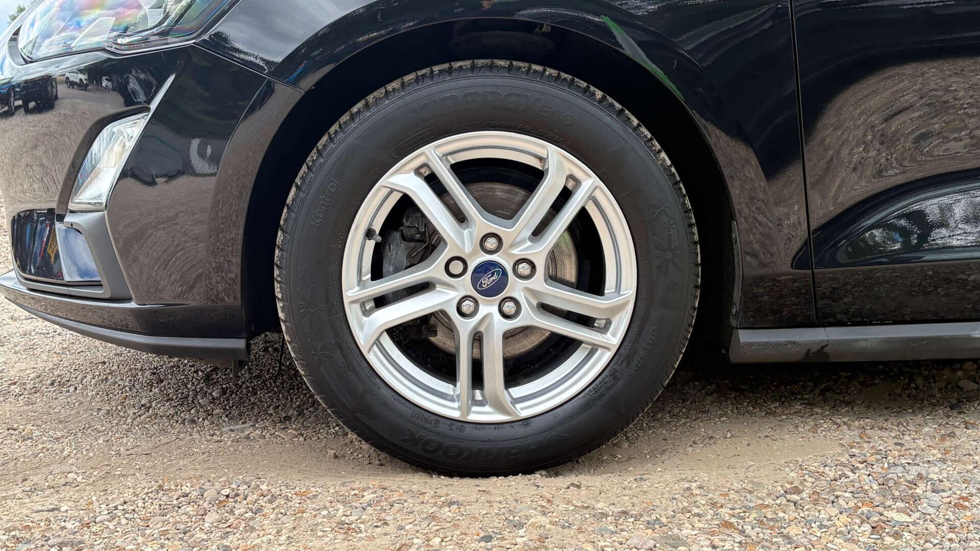 Ford Focus view 34