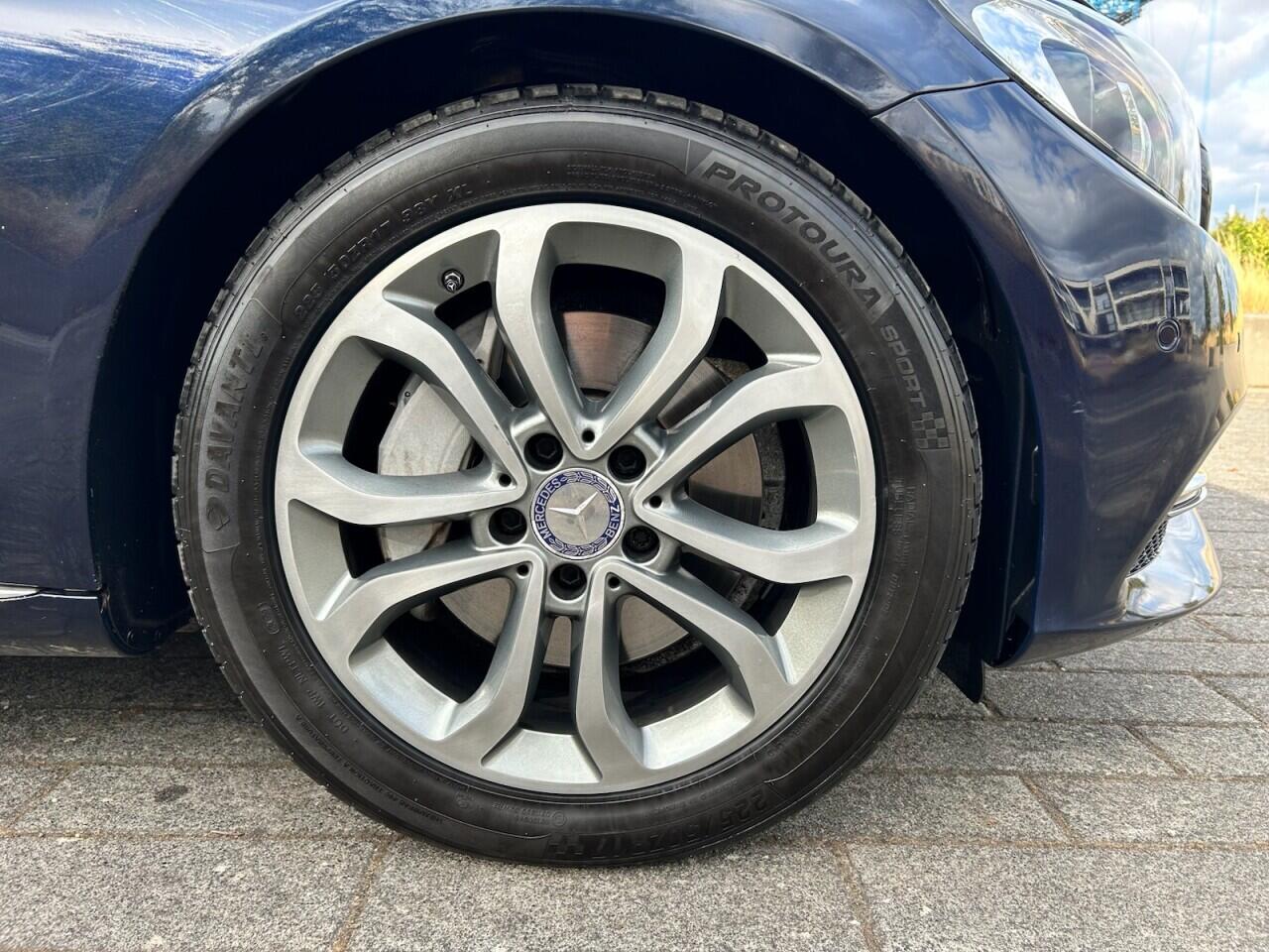 Mercedes-Benz C-Class view 4