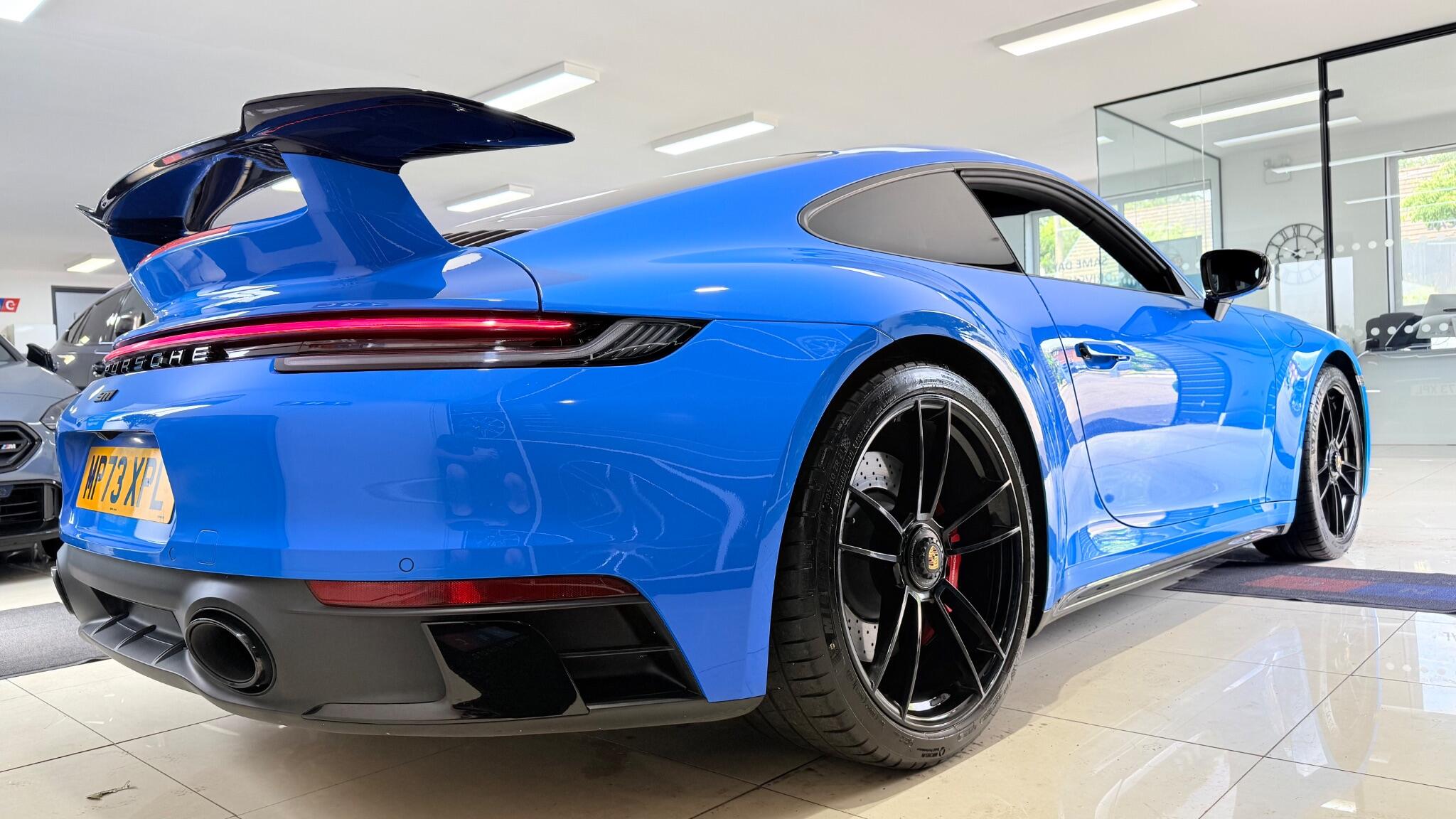 Porsche 911 view 25