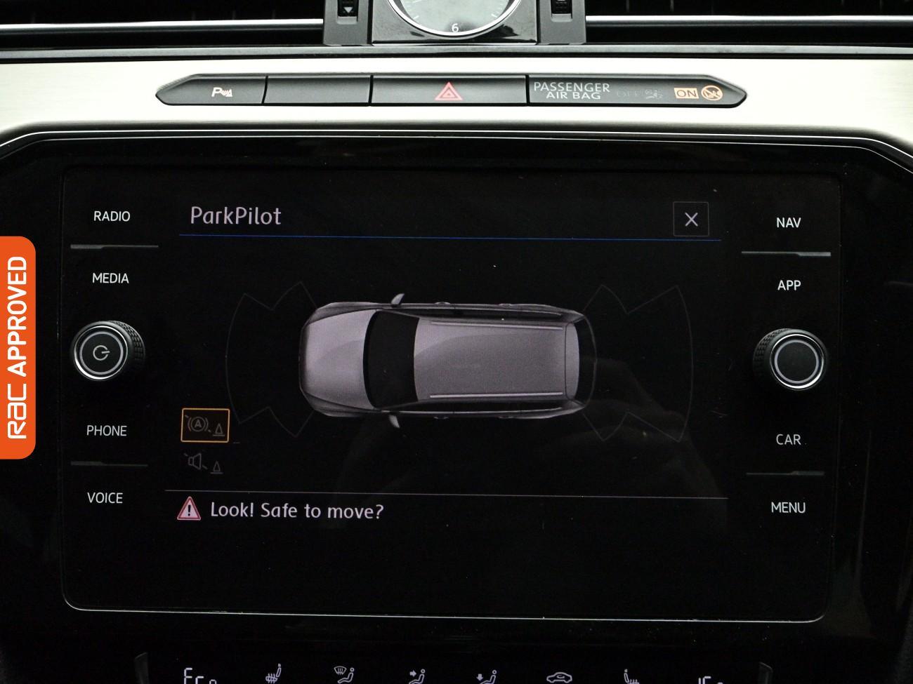Volkswagen Passat view 24