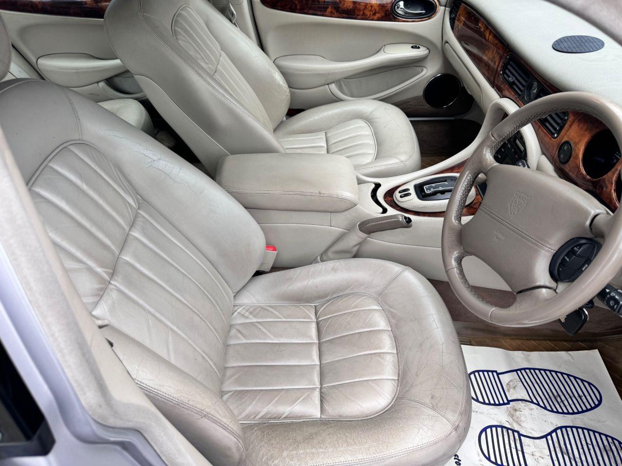 Jaguar XJ view 17