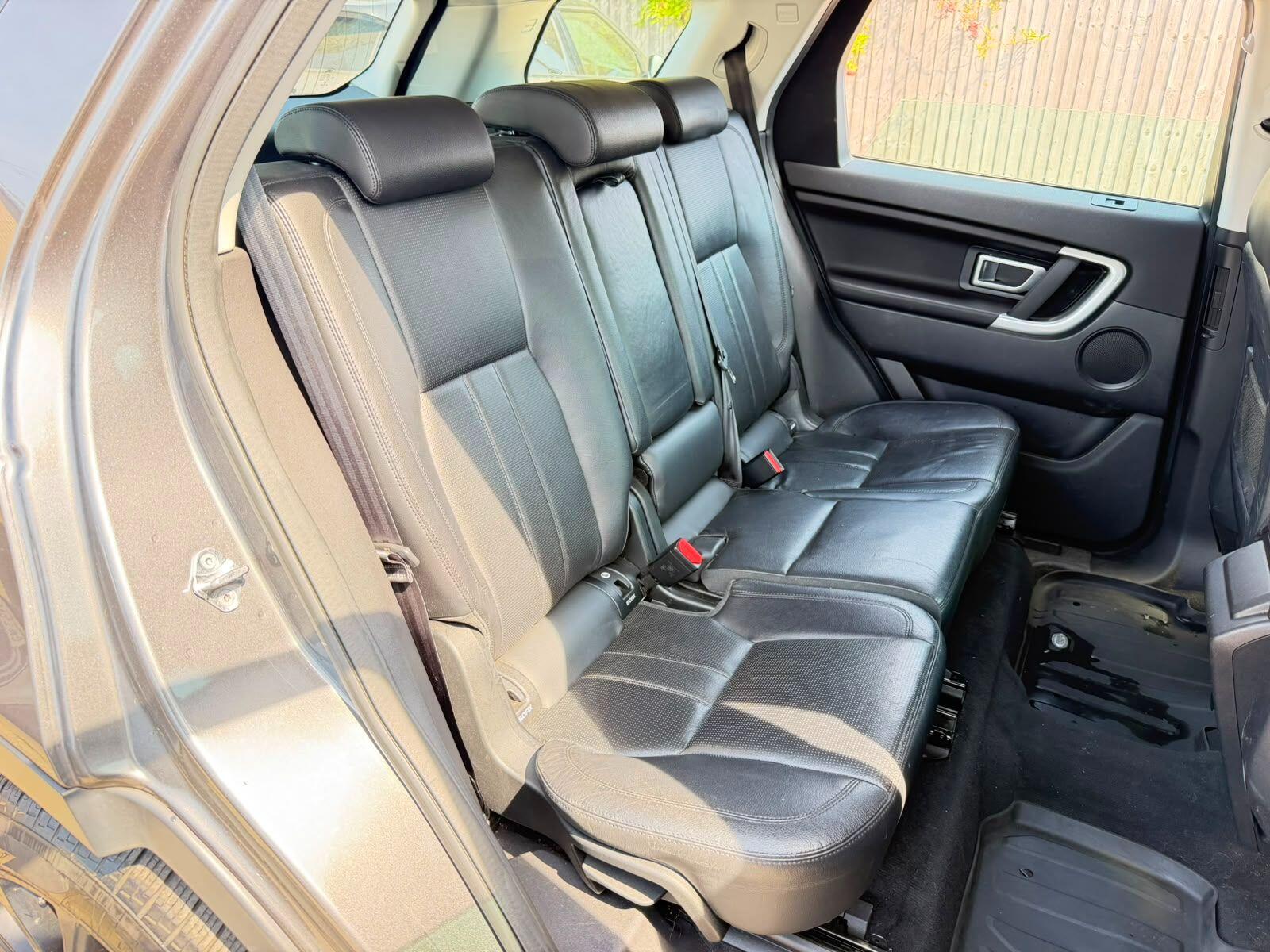 Land Rover Discovery Sport view 13