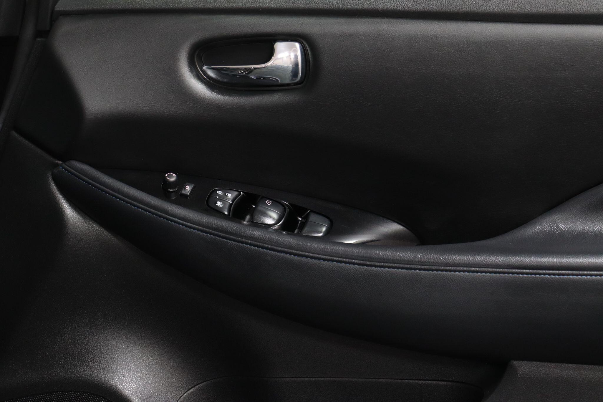 Nissan Leaf view 36