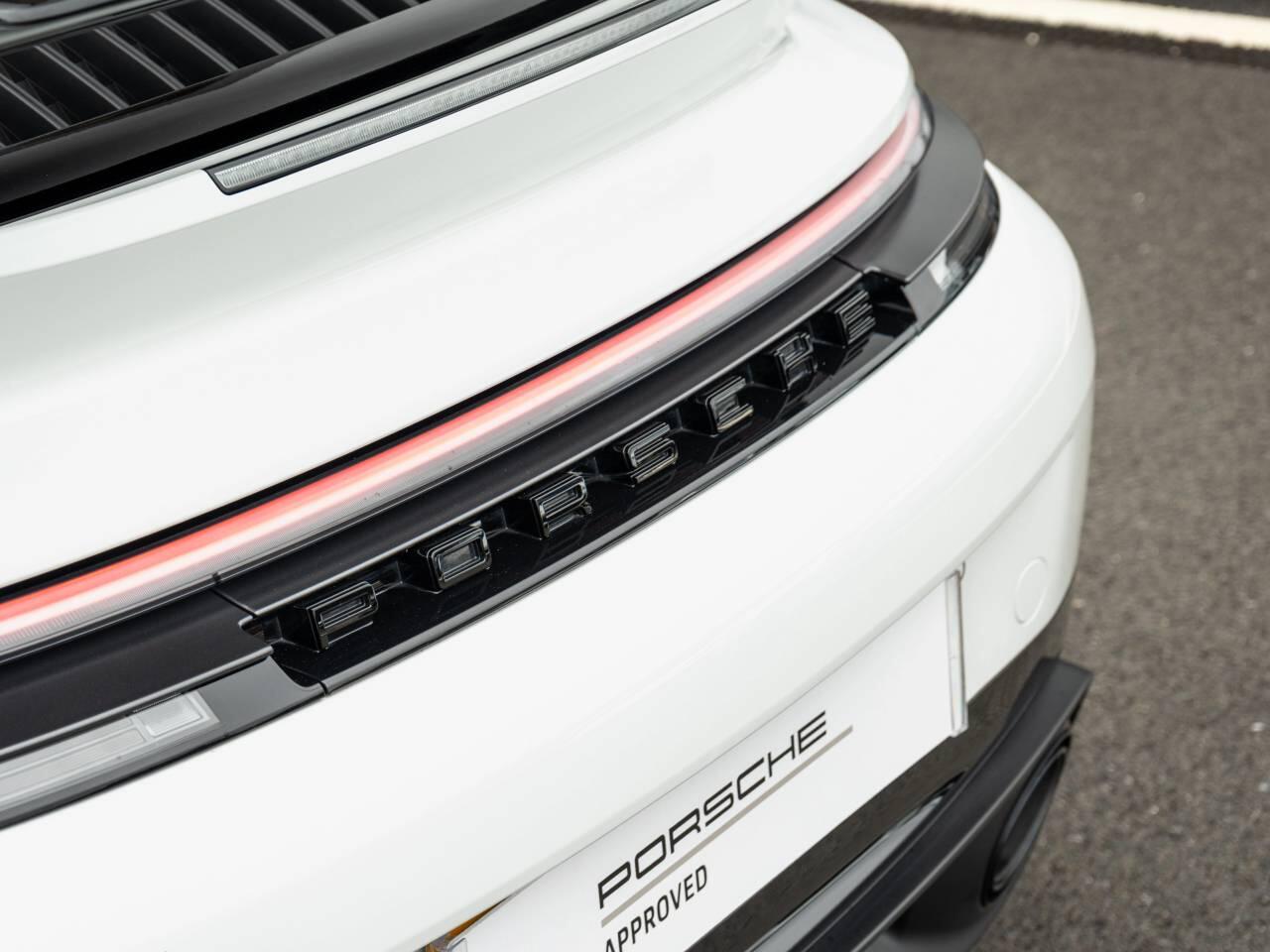 Porsche 911 view 18
