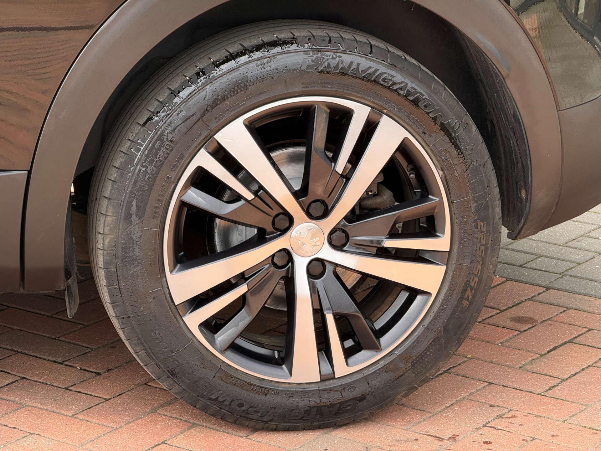 Peugeot 3008 view 9