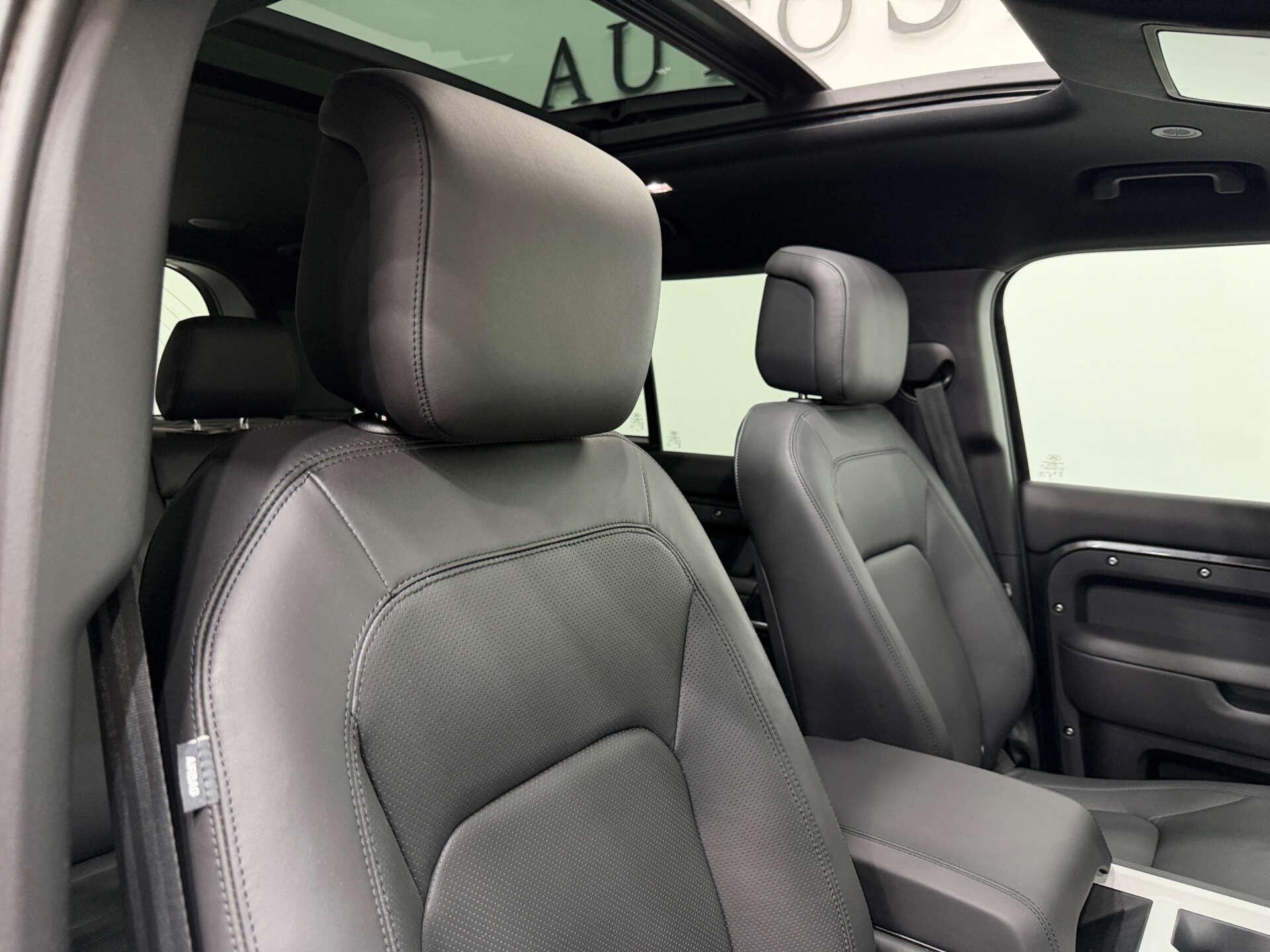 Land Rover Defender view 48